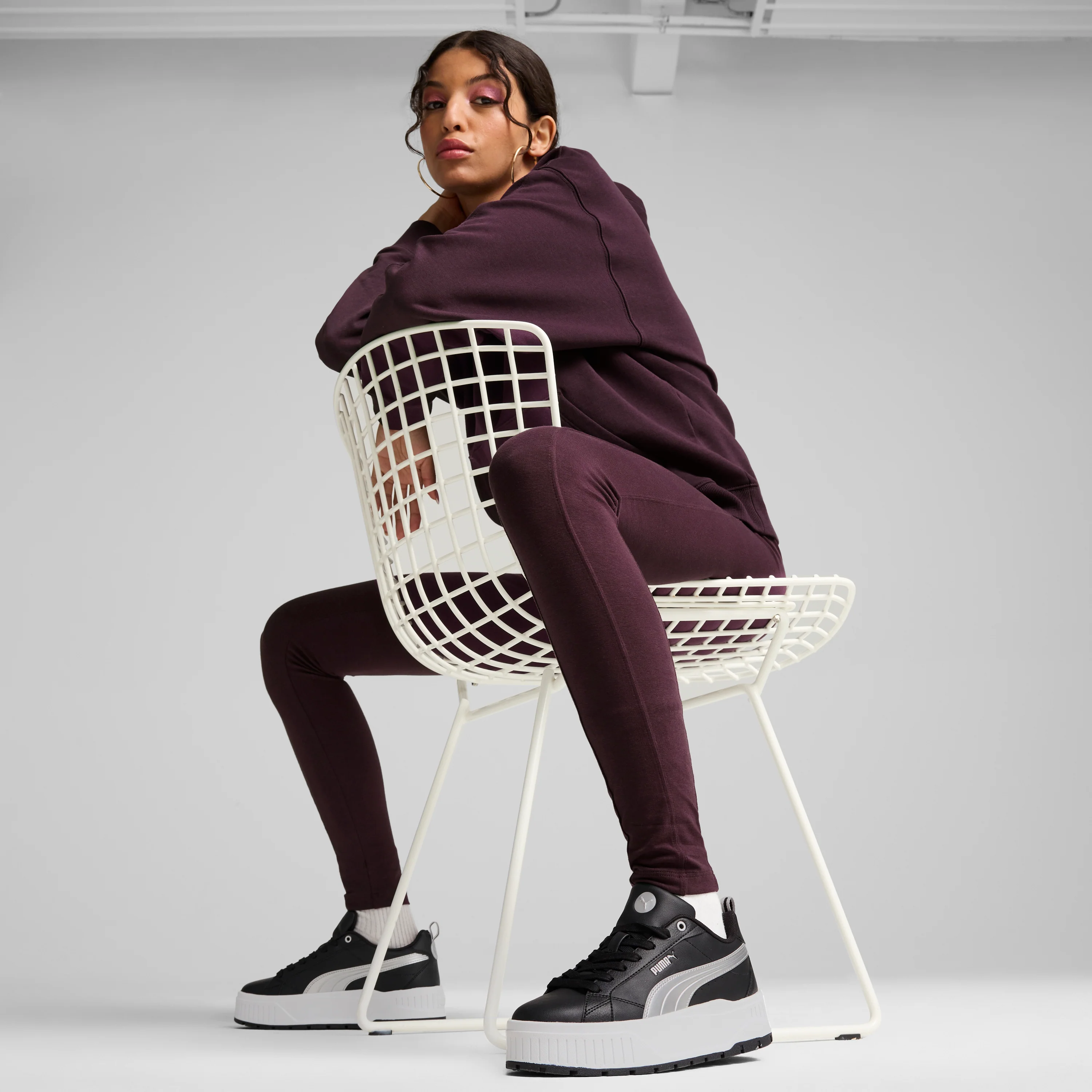 Sneakers da donna nere con suola platform Puma Karmen Metallic - Image 2