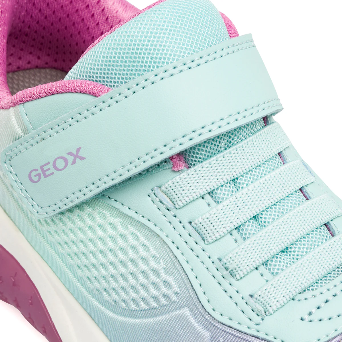 Sneakers da ragazza azzurre con dettagli rosa e viola e luci Geox - Image 4