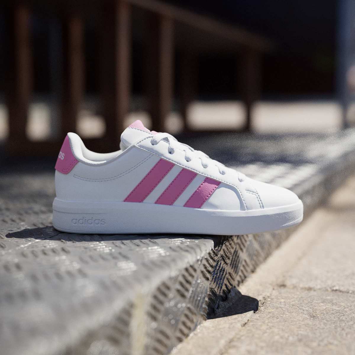 Sneakers da ragazza bianche adidas Grand Court 3.0 con dettagli rosa