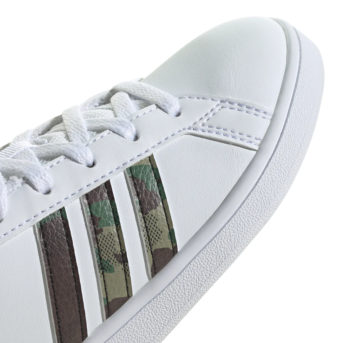 Sneakers da ragazzo bianche con strisce camouflage adidas Grand Court - Image 8