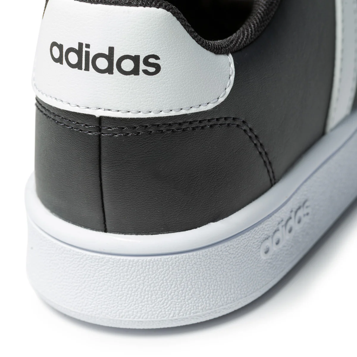Sneakers da ragazzo nere con strisce a contrasto adidas Grand Court - Image 7
