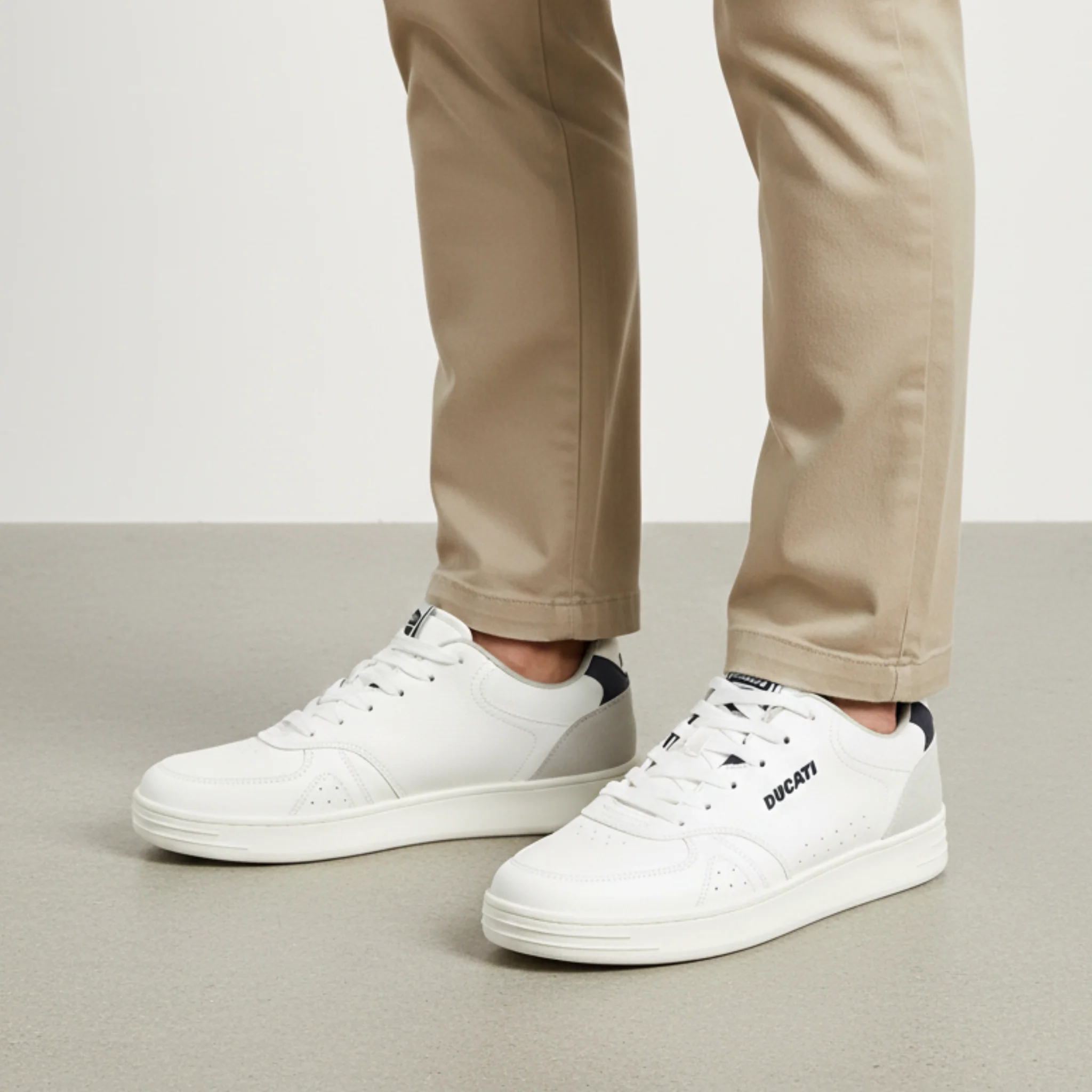 Sneakers da Uomo bianche con dettagli effetto scamosciato Ducati