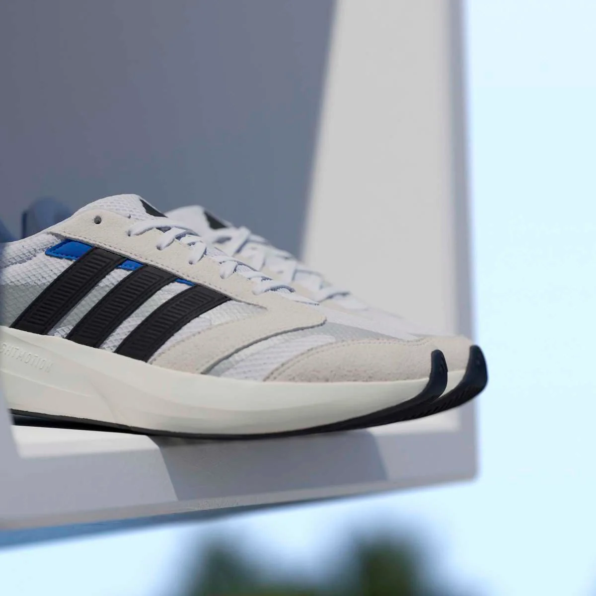 Sneakers da uomo bianche effetto scamosciato adidas LIGHTSHIFT 2.0 - Image 9