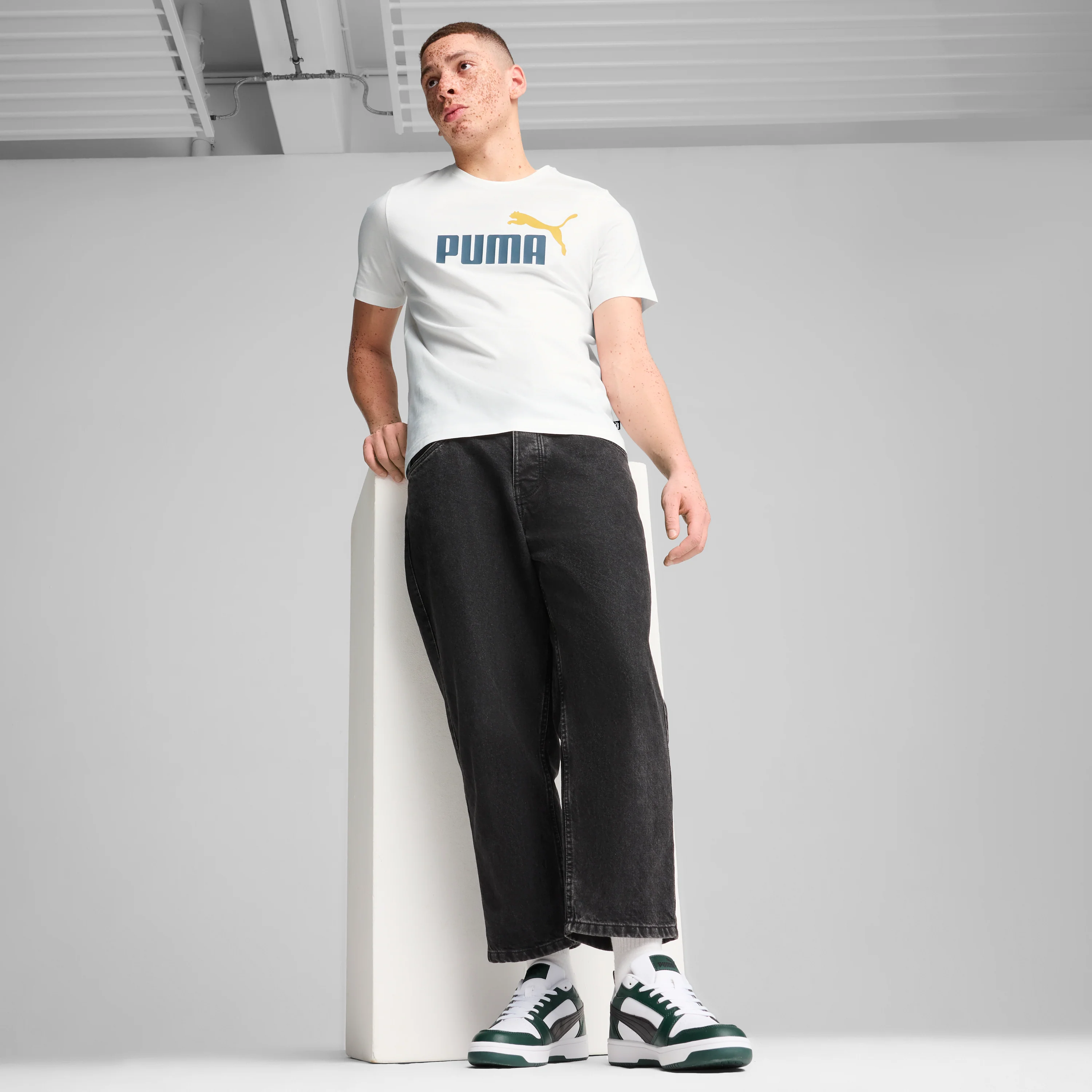 Sneakers da uomo bianche nere e verde scuro con logo Puma Rebound V6 - Image 4