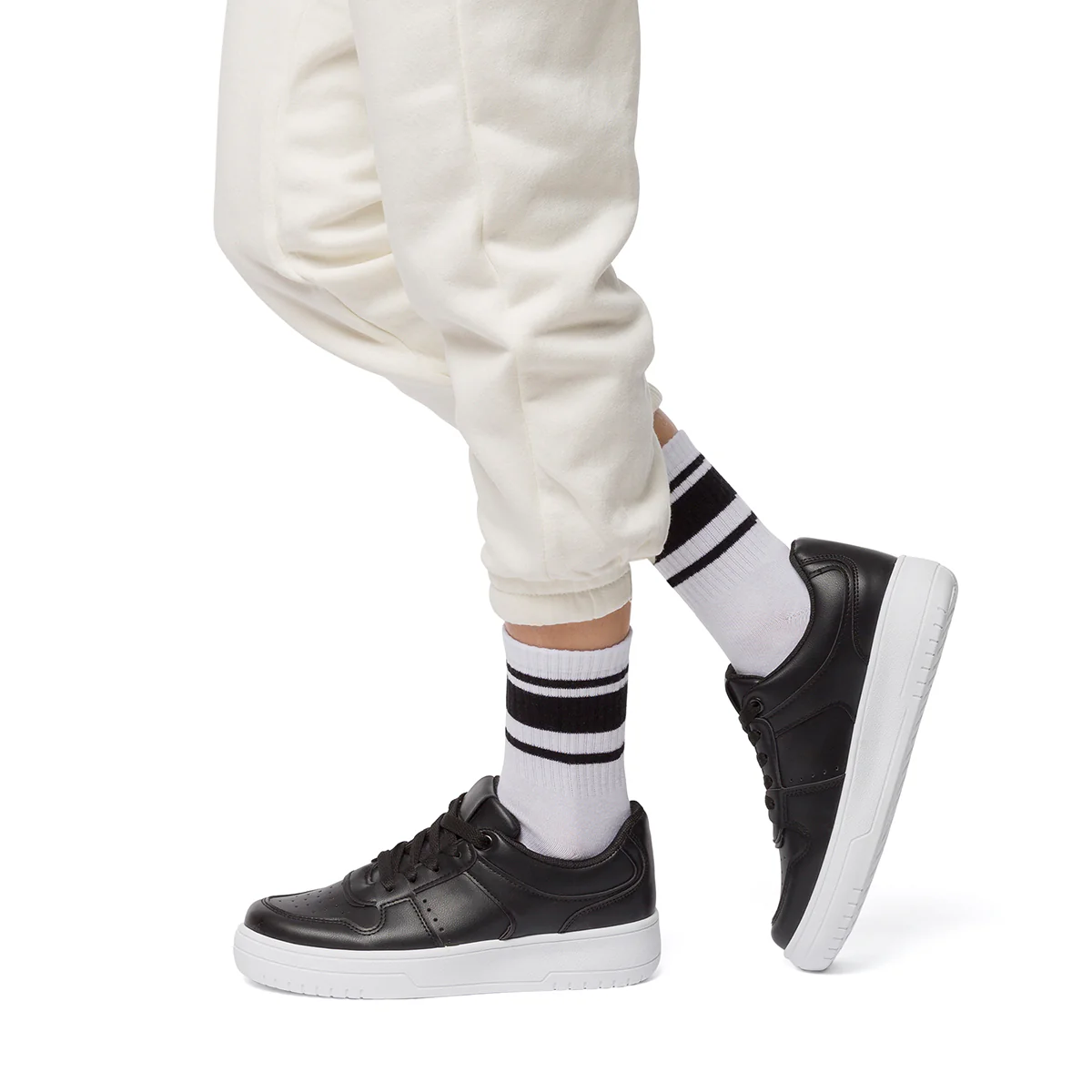 Sneakers nere da donna con dettagli traforati Lora Ferres - Image 3