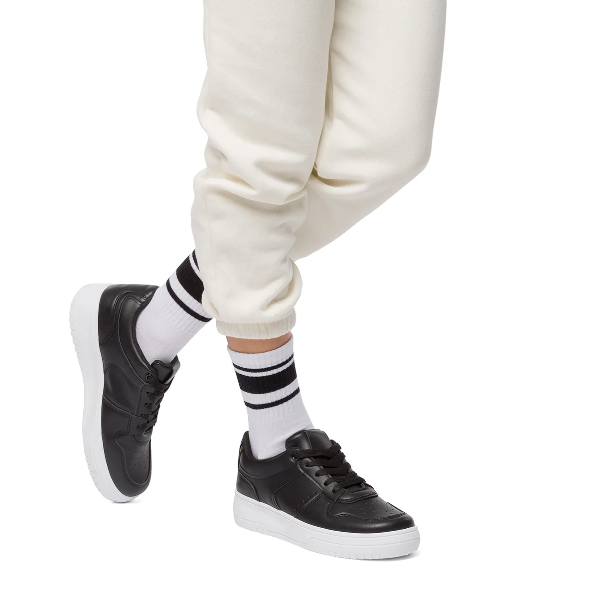 Sneakers nere da donna con dettagli traforati Lora Ferres - Image 4