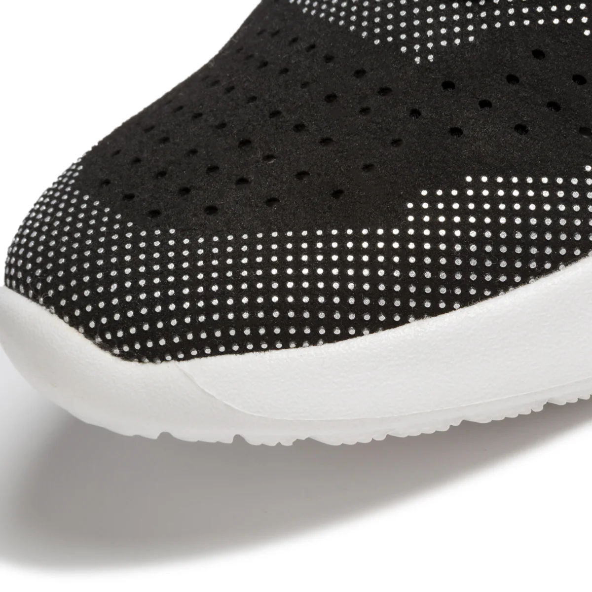 Sneakers nere in mesh traforato con dettaglio laminato sul tallone Lora Ferres - Image 5