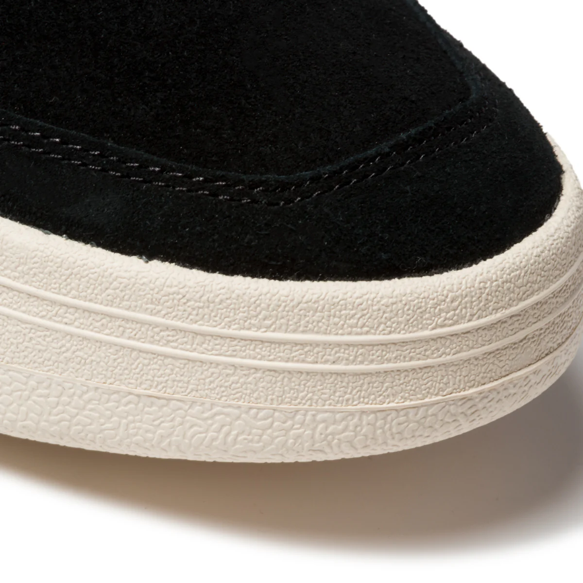 Sneakers nere in similpelle scamosciata con dettagli oro Puma Caracal SD - Image 5