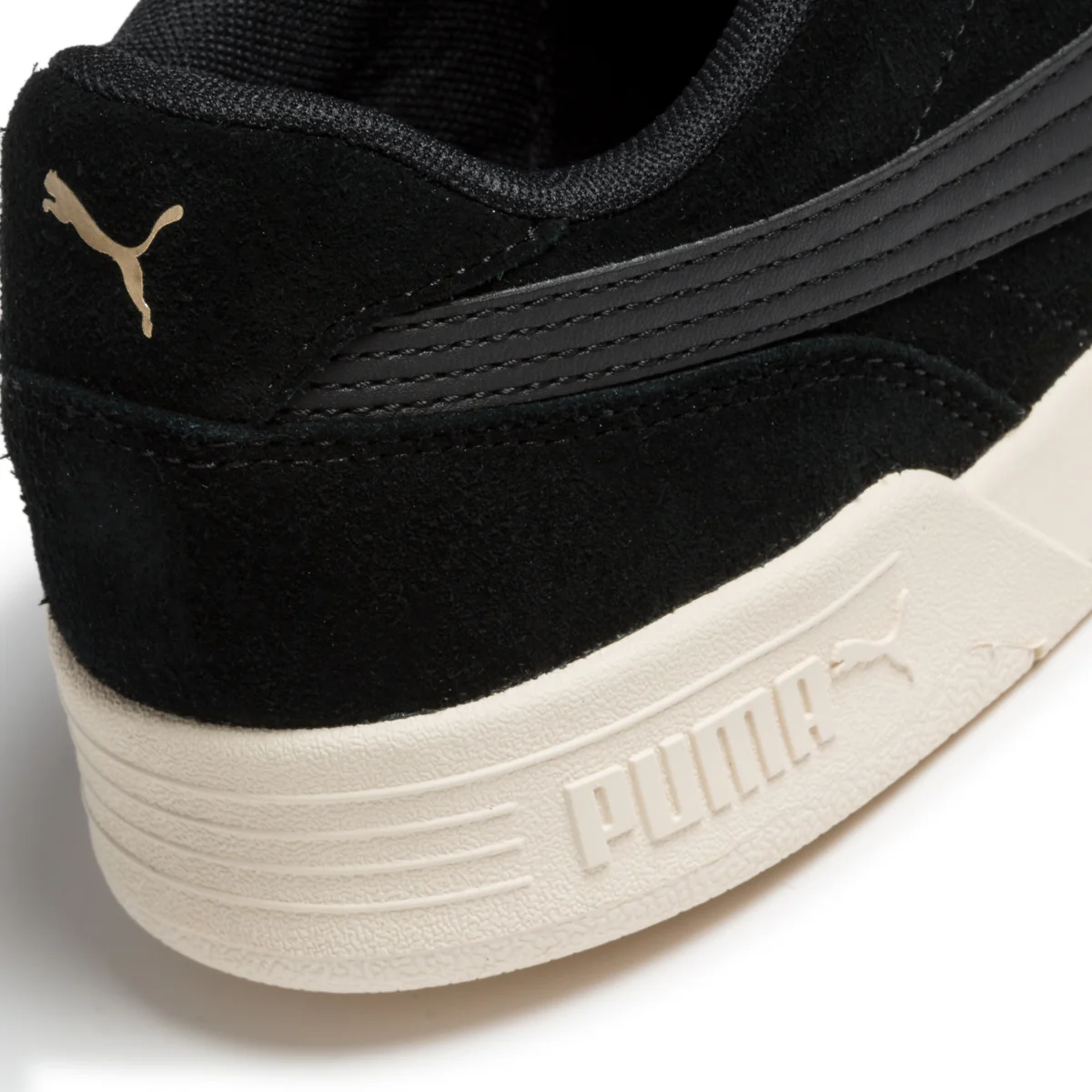 Sneakers nere in similpelle scamosciata con dettagli oro Puma Caracal SD - Image 7