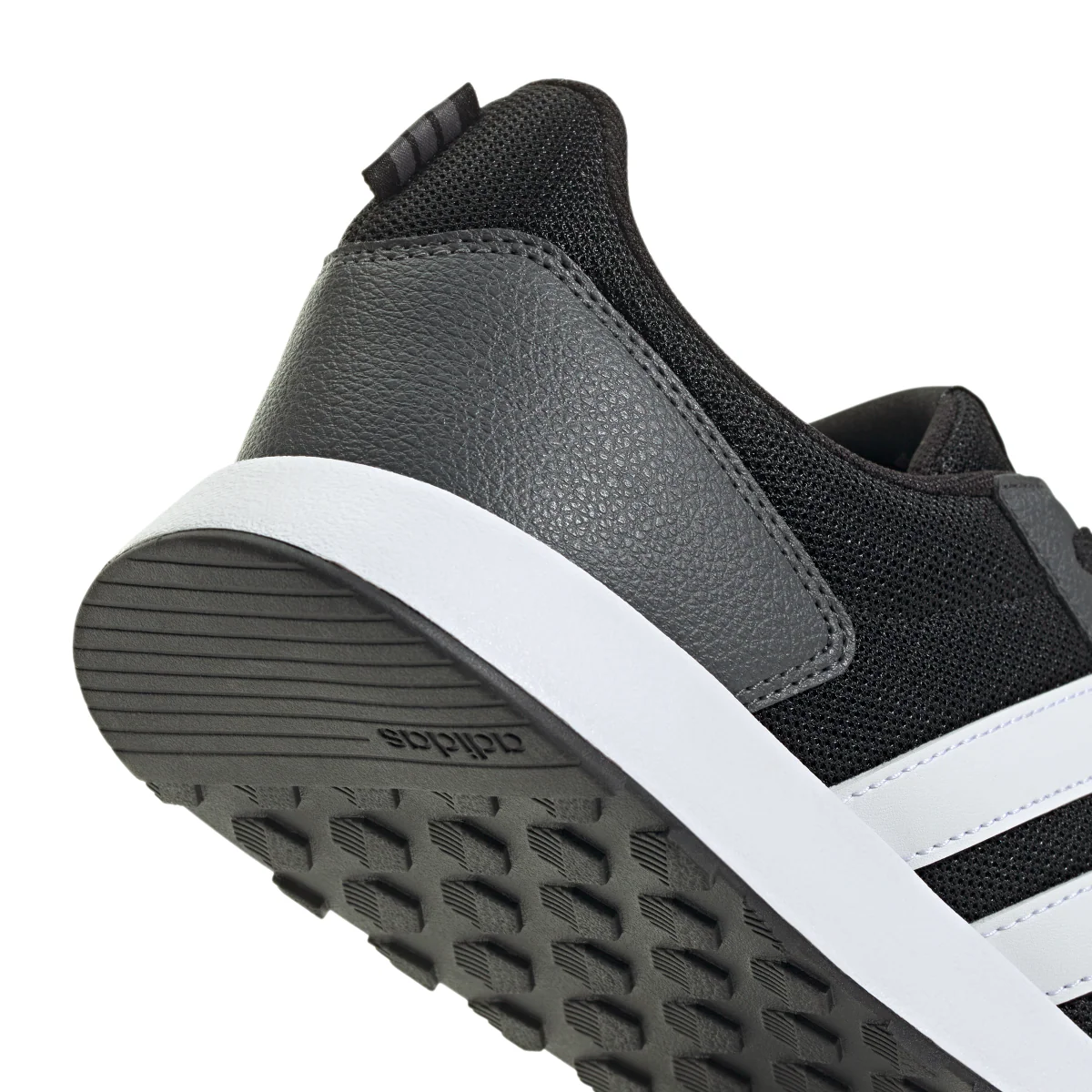 Sneakers retro adidas Run50S nere con 3 strisce bianche - Image 4