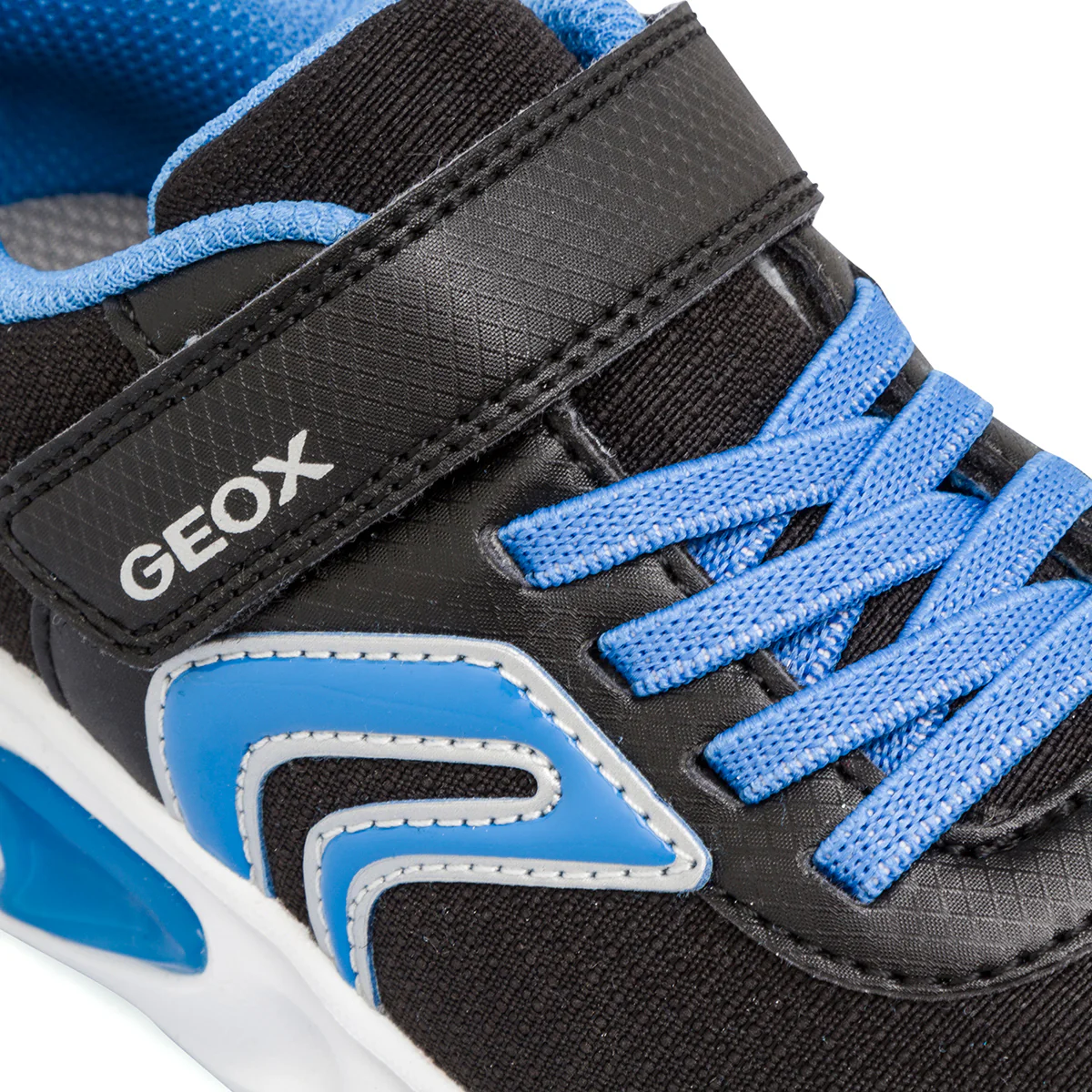 Sneakers traspiranti da bambino Geox nere e blu con luci nella suola - Image 4