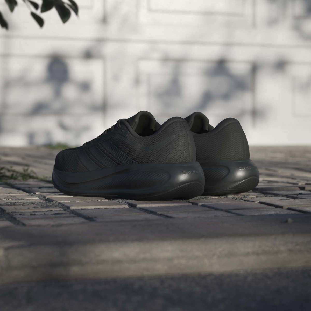 Sneakers Unisex nere in mesh traspirante adidas RESPONSE RUNNER 2 - Image 6