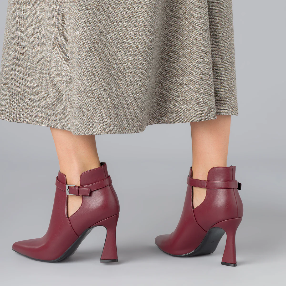 Stivaletti Bordeaux da Donna con tacco 8,5 cm e fibbia Lora Ferres - Image 3
