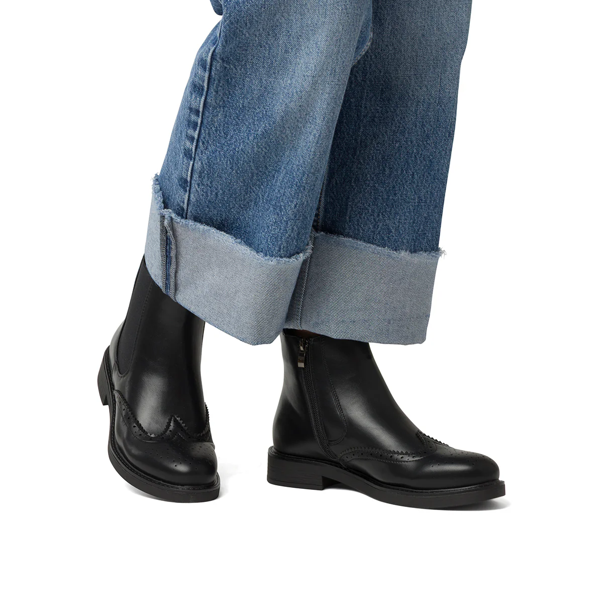 Stivaletti Chelsea neri da Donna con dettaglio Brogue Lora Ferres - Image 3