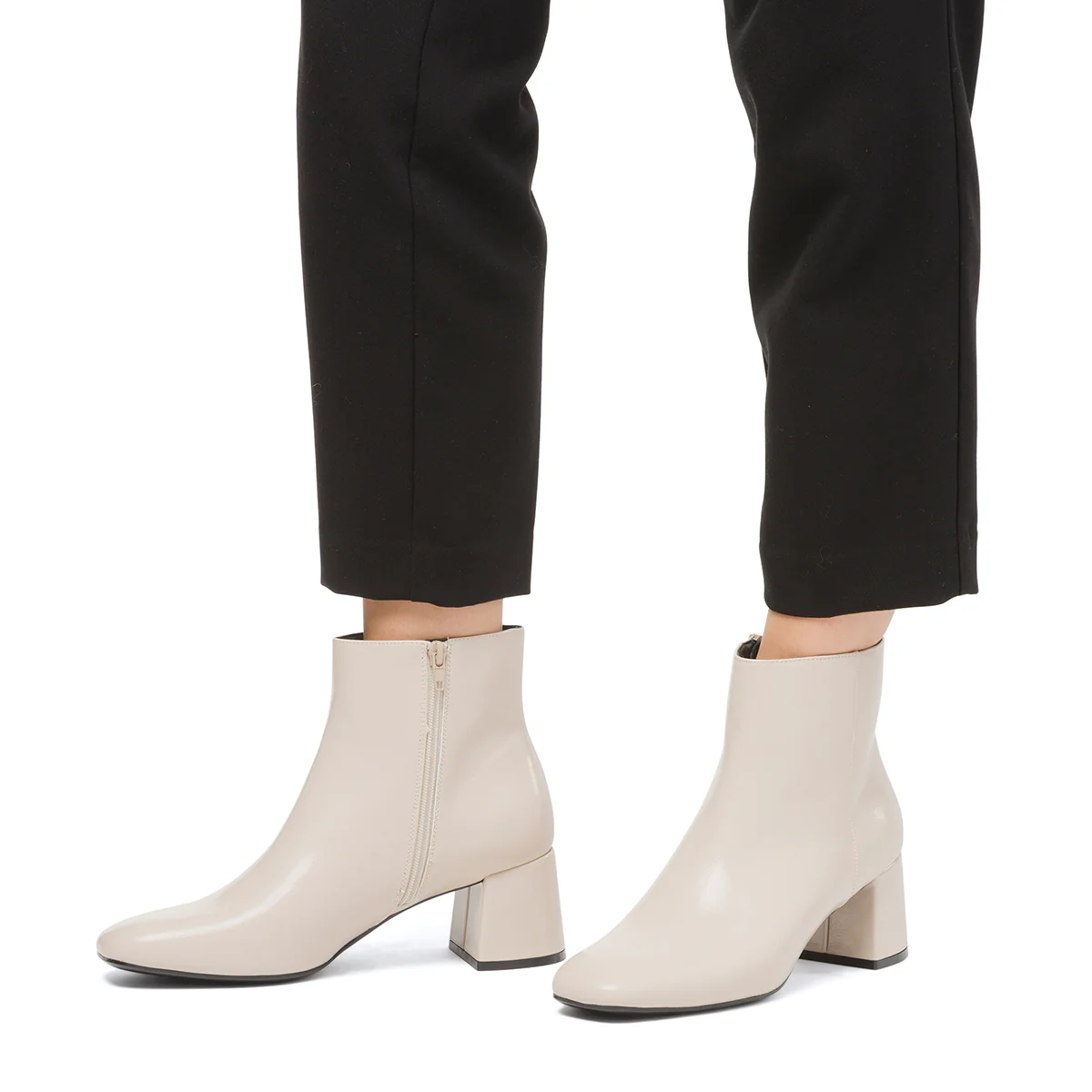 Stivaletti con tacco 6 cm bianco off-white da donna effetto vernice Lora Ferres - Image 2
