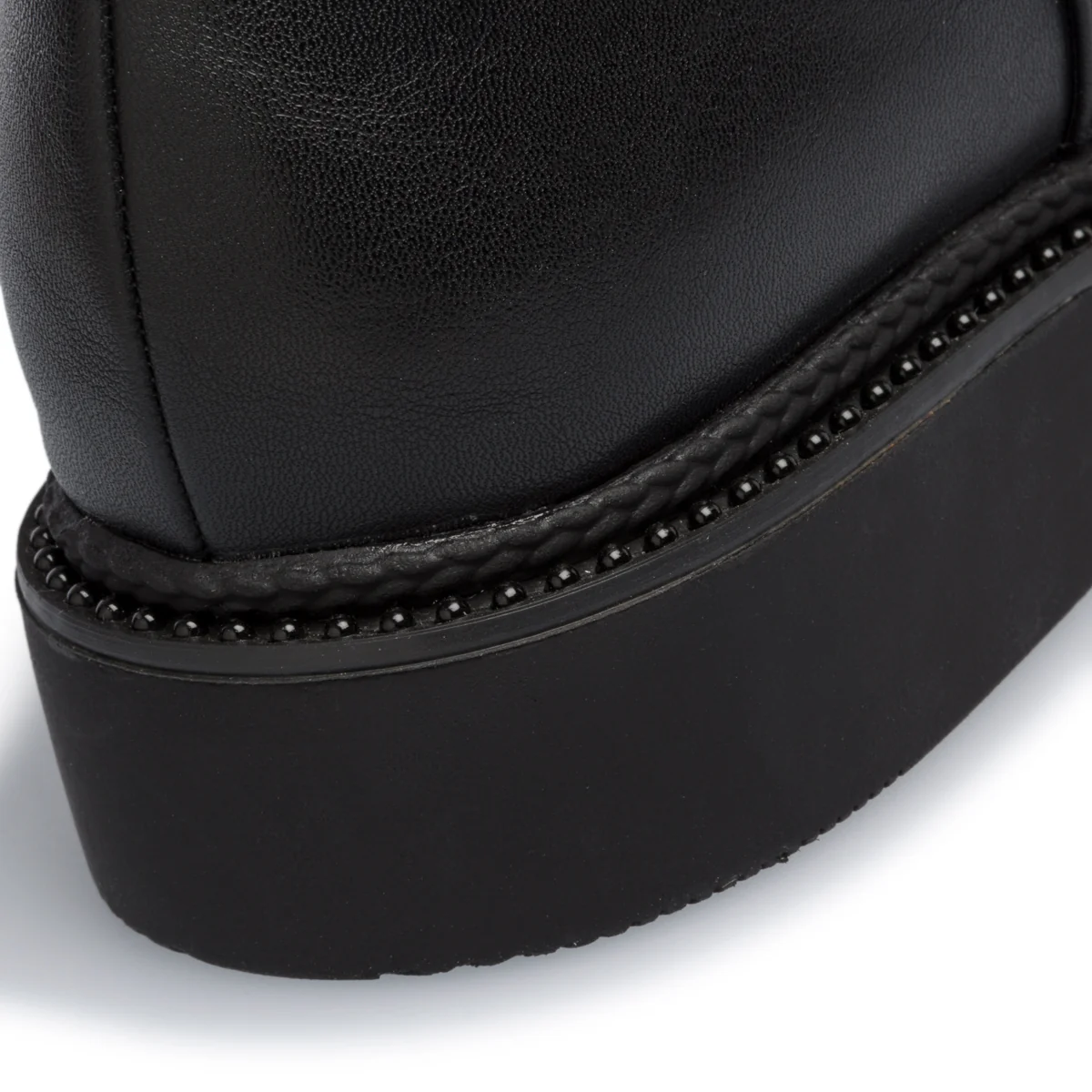 Stivaletti neri con inserti elastici e piccole borchie Lora Ferres - Image 7