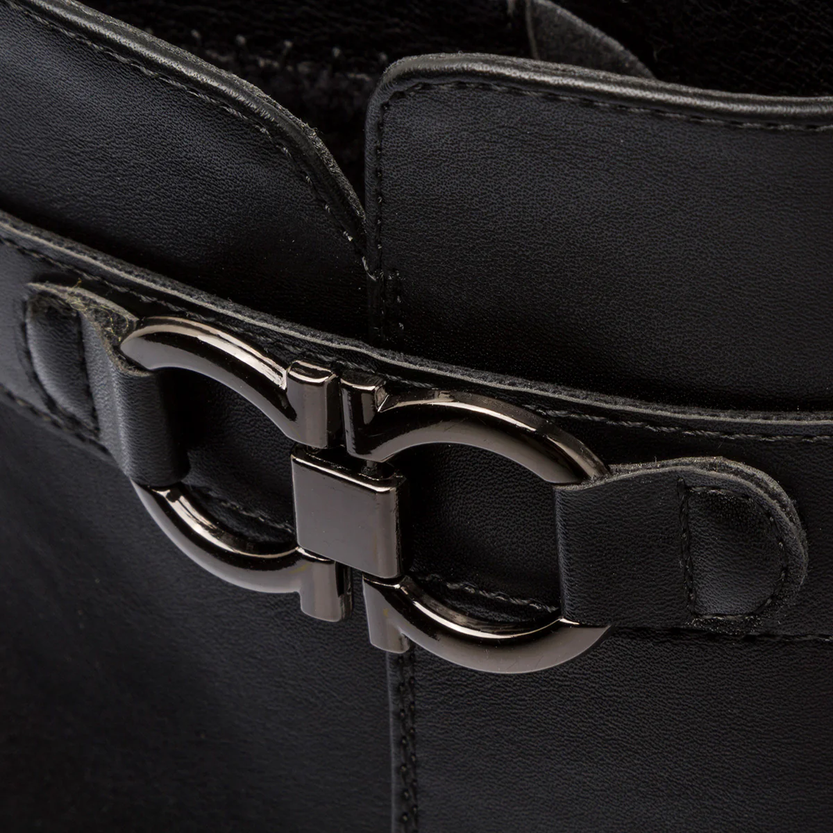 Stivaletti neri da donna con tacco 8 cm, zip laterale e cinturino con morsetto Lora Ferres - Image 7