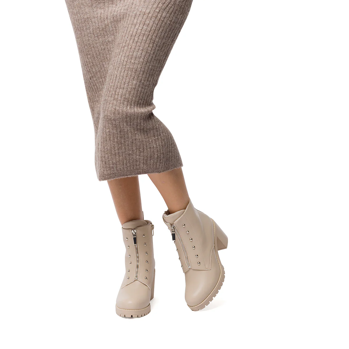 Stivaletti off-white da donna con borchie e zip frontale Lora Ferres - Image 3