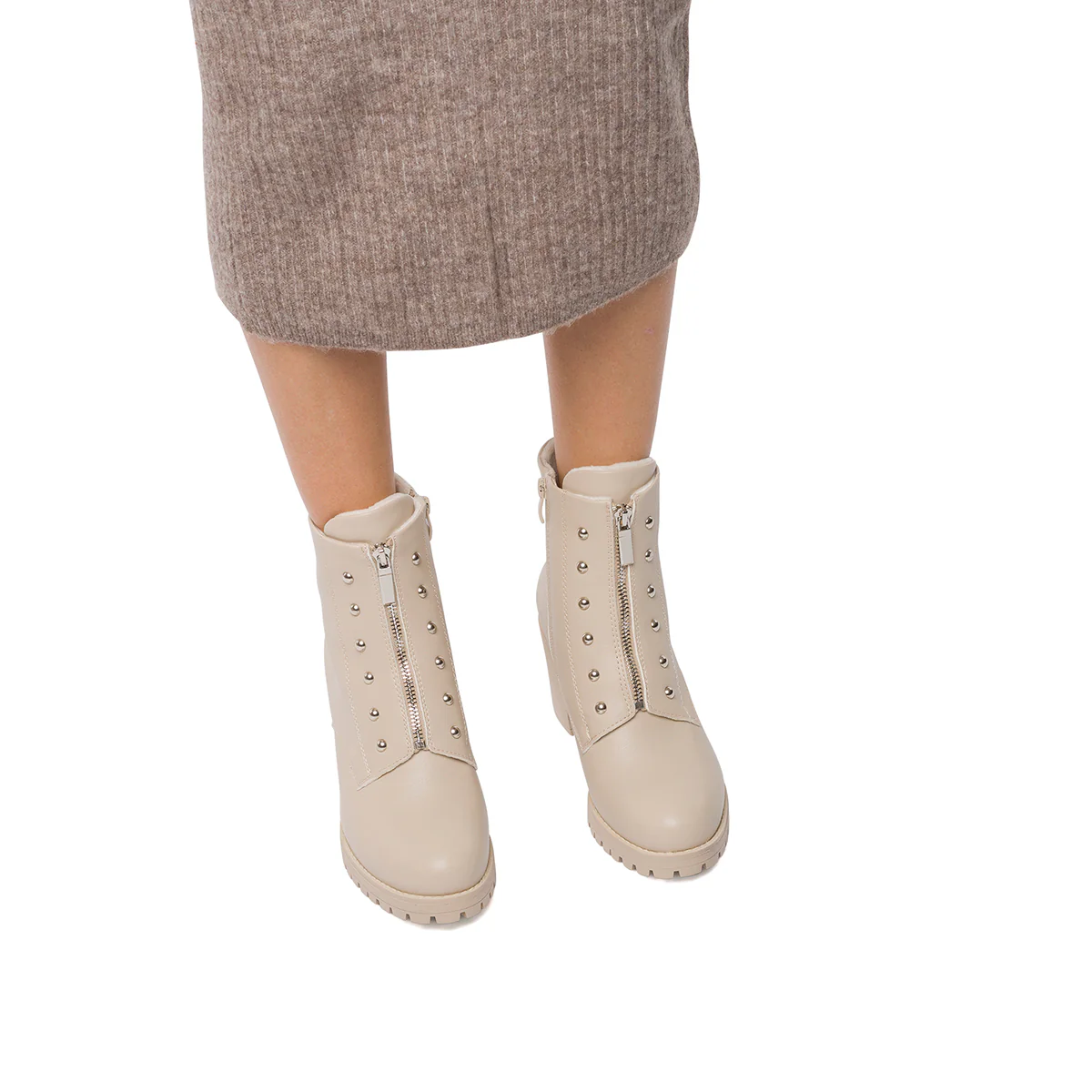 Stivaletti off-white da donna con borchie e zip frontale Lora Ferres - Image 7