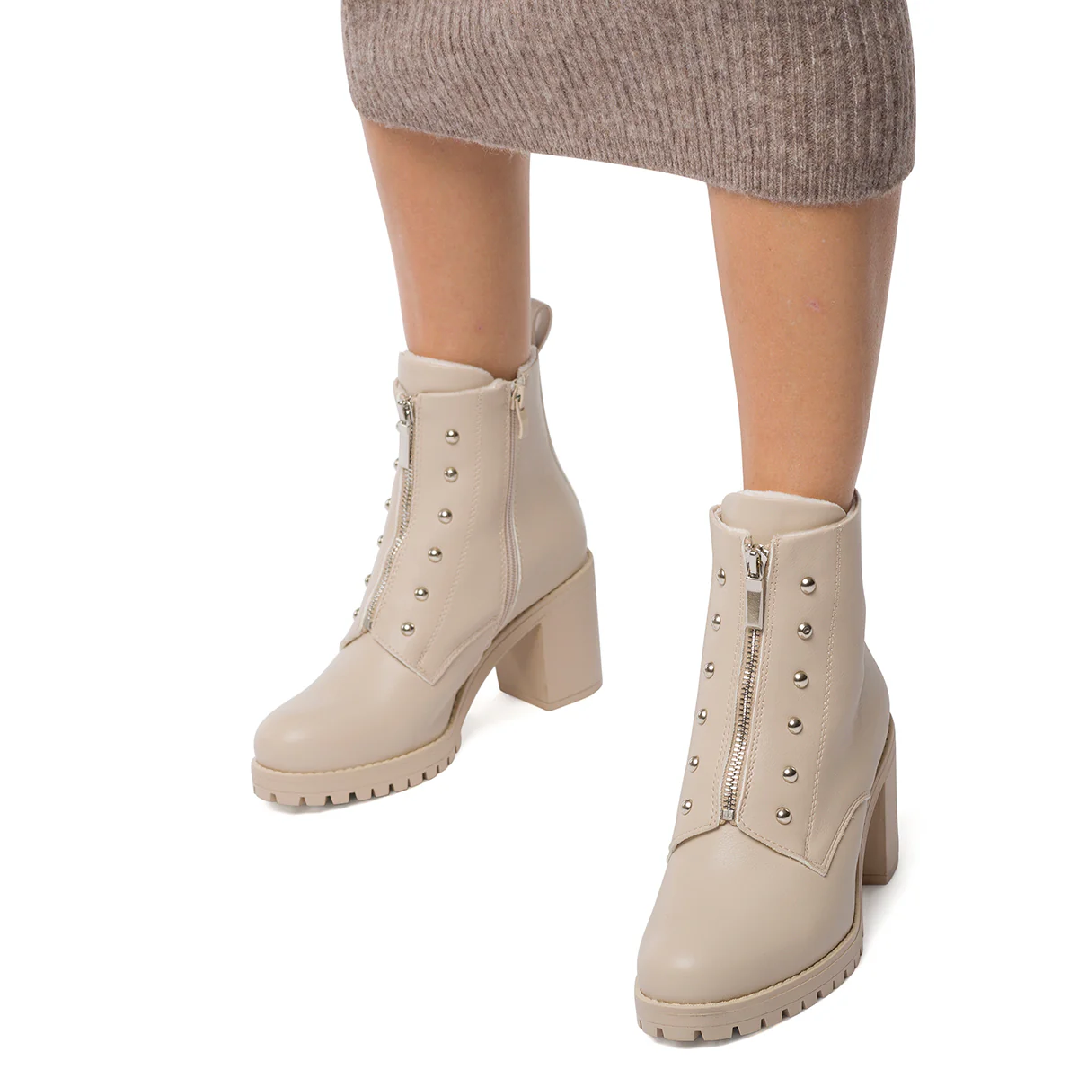Stivaletti off-white da donna con borchie e zip frontale Lora Ferres - Image 8