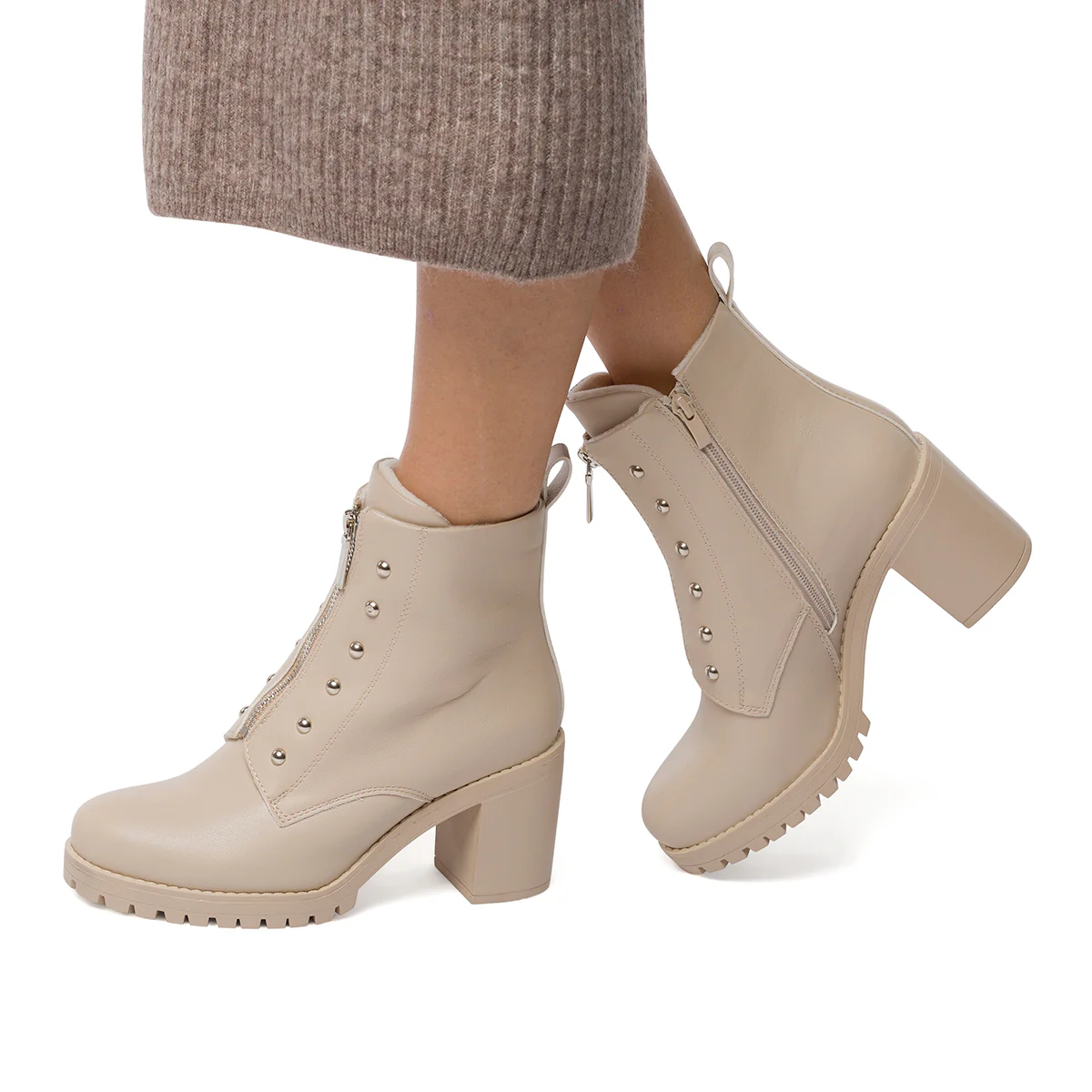 Stivaletti off-white da donna con borchie e zip frontale Lora Ferres - Image 9