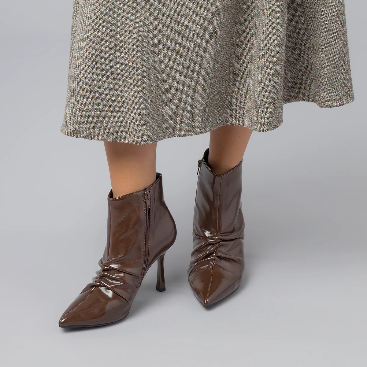Stivaletti slouchy marroni da Donna con tacco 9 cm Lora Ferres - Image 2