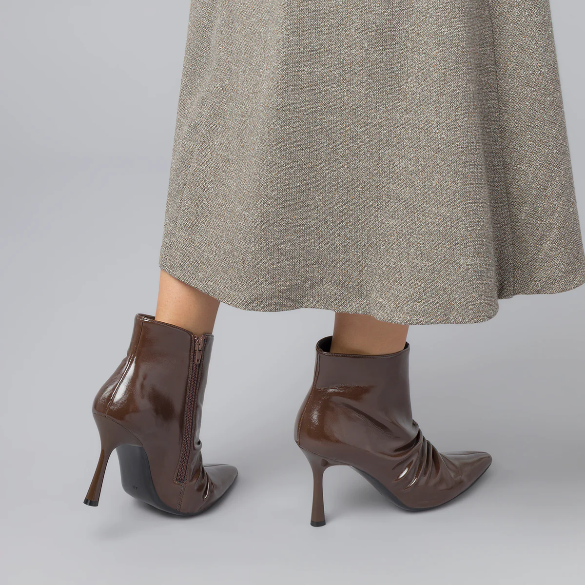 Stivaletti slouchy marroni da Donna con tacco 9 cm Lora Ferres - Image 3