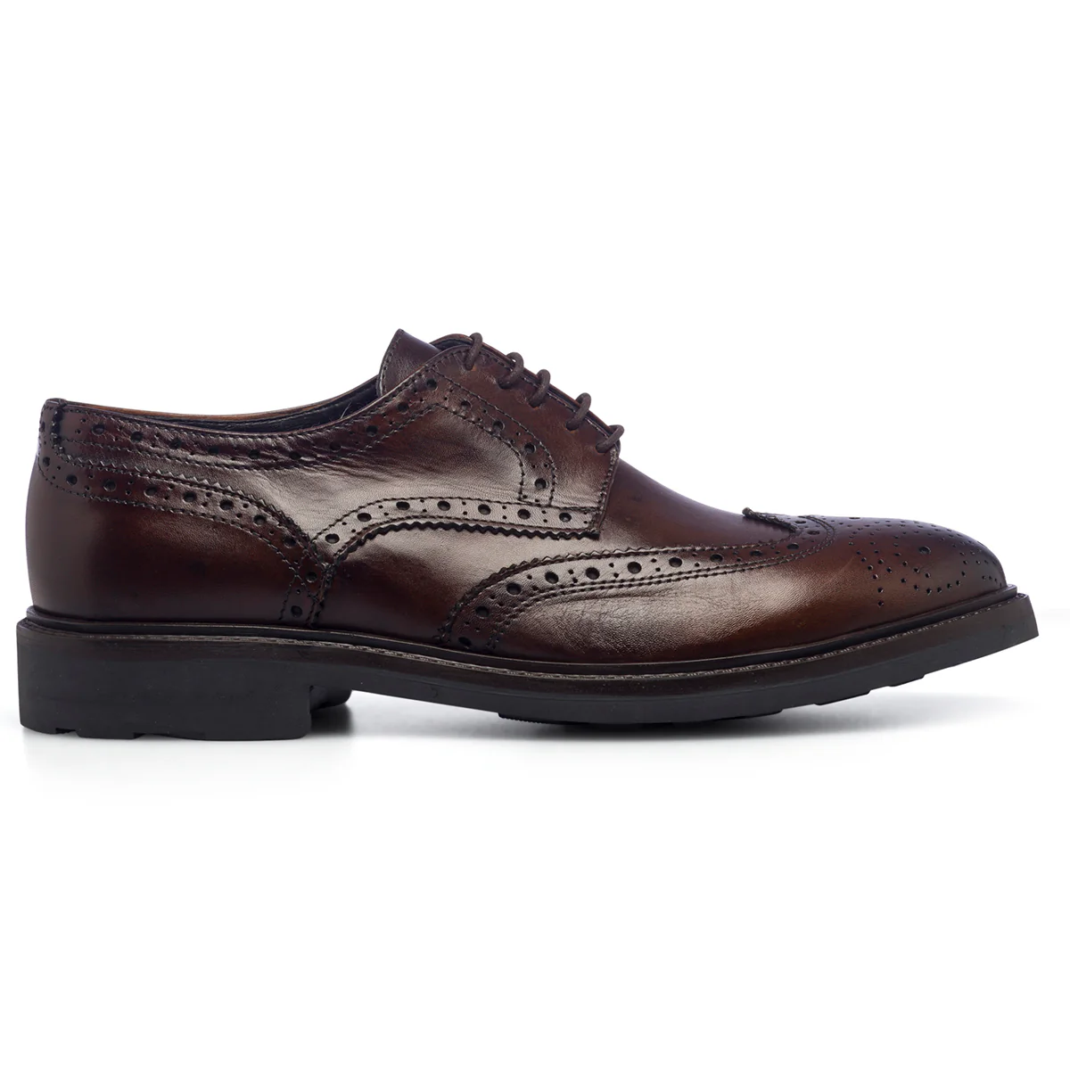 Stringate casual marroni in pelle da uomo con dettagli brogue Primopiano