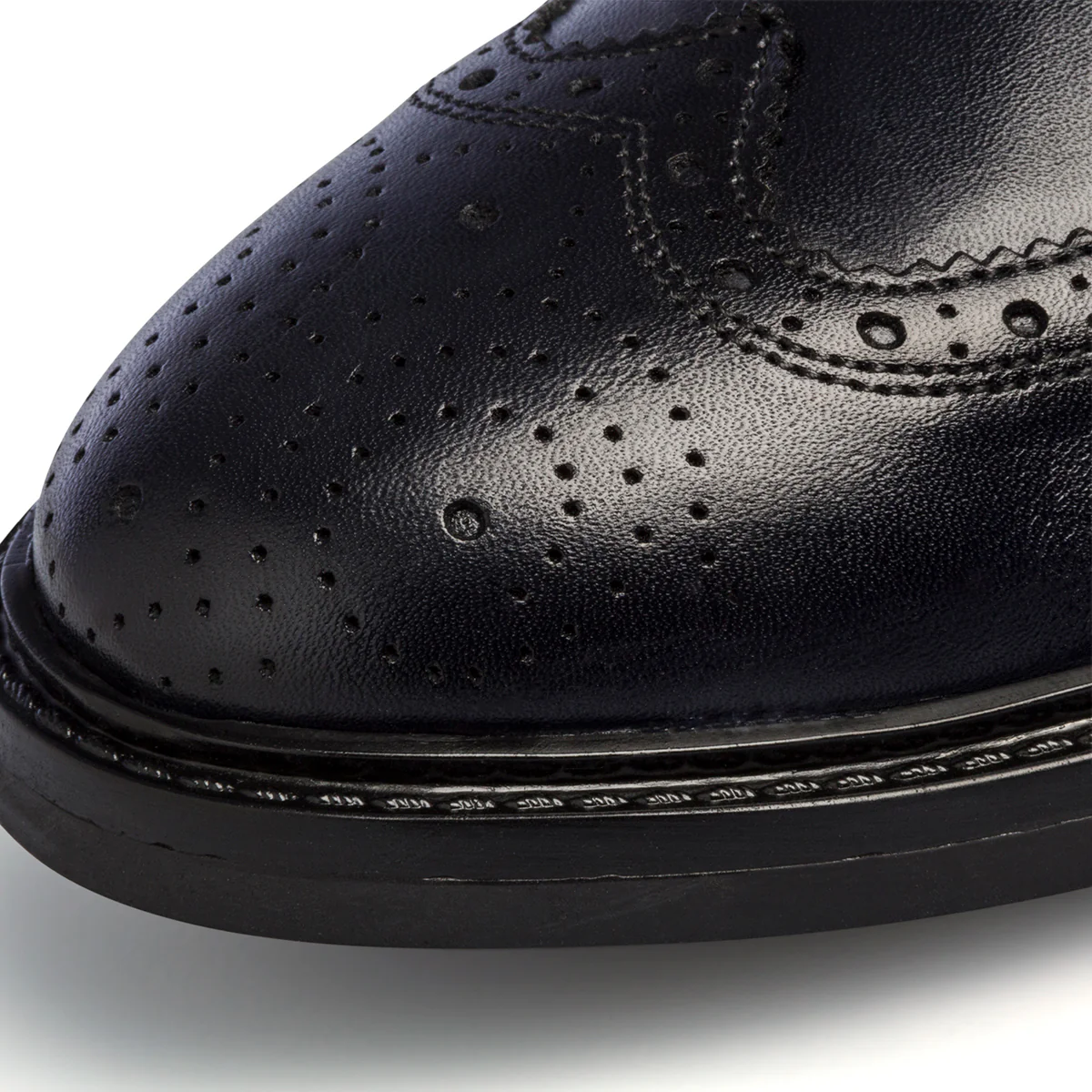 Stringate casual nere in pelle da uomo con dettagli brogue Primopiano - Image 5