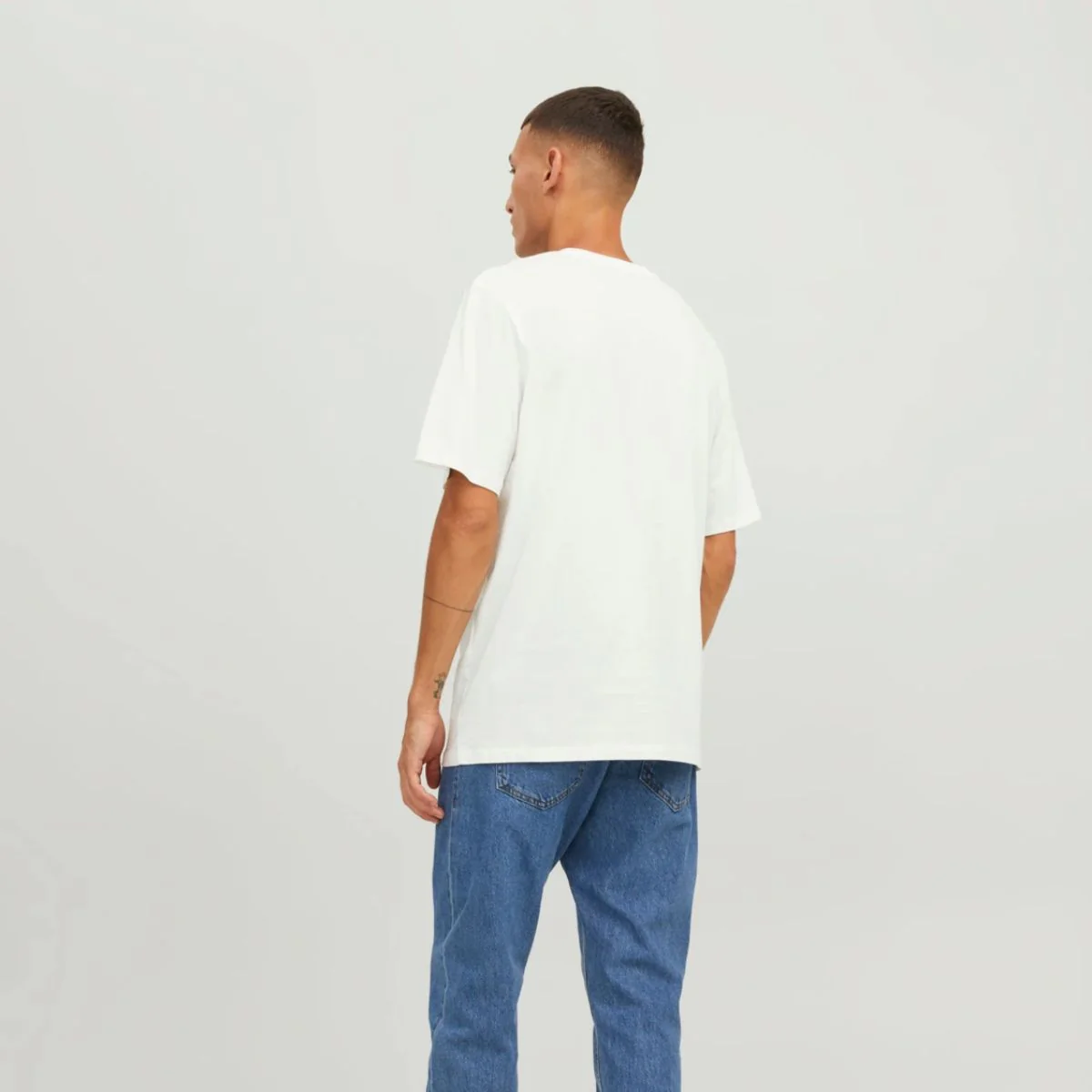 T-shirt bianca con logo sul petto da uomo Jack & Jones - Image 2