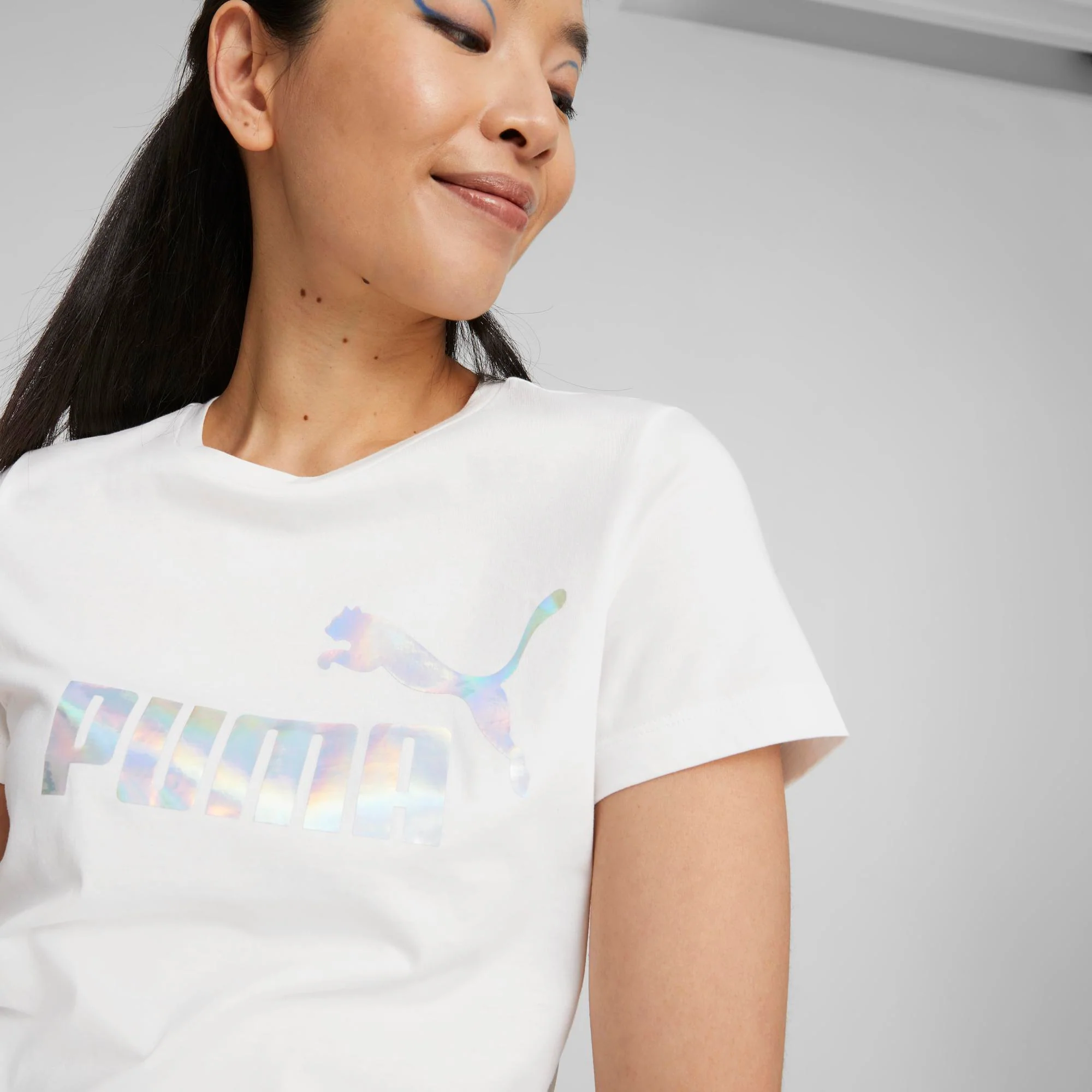 T-shirt bianca da donna con logo iridescente Puma Essentials+ NOVASHINE