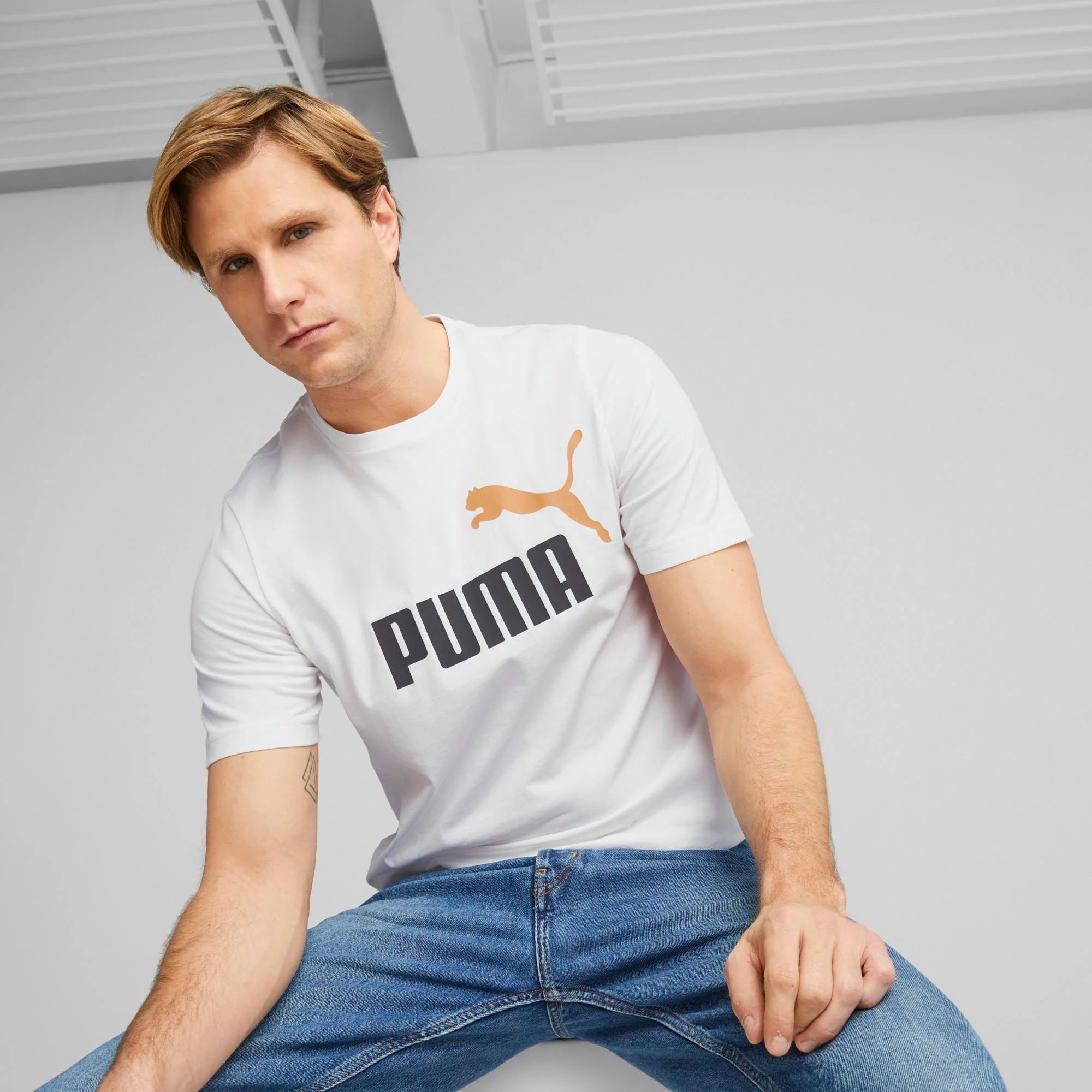 T-shirt bianca da uomo con logo bicolore Puma Essentials
