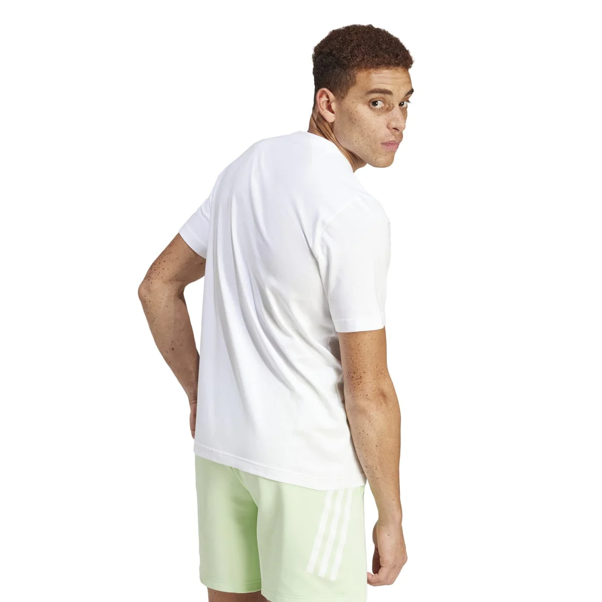 T-shirt bianca da uomo con logo camouflage adidas Badge of Sport - Image 2