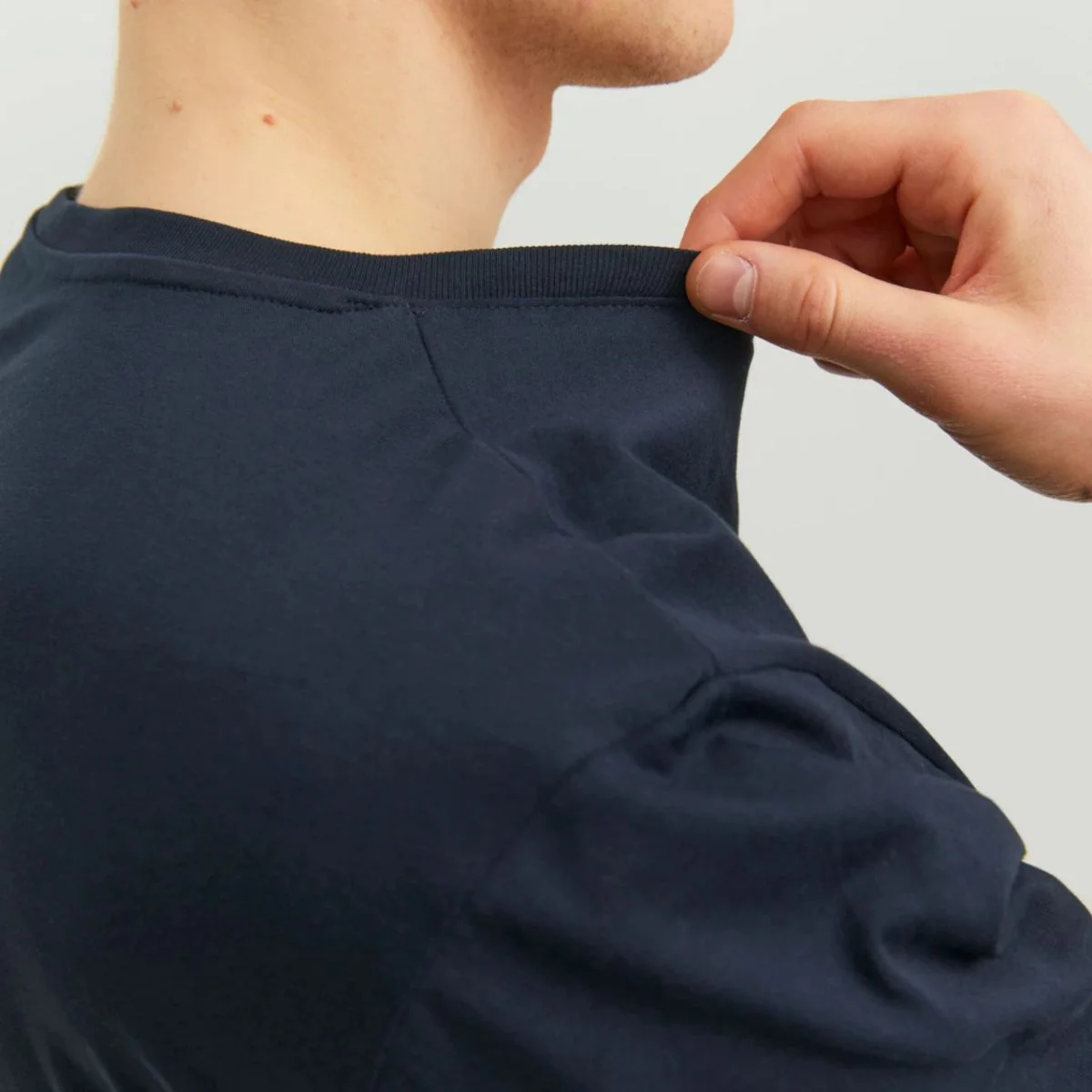T-shirt blu con logo sul petto da uomo Jack & Jones - Image 5