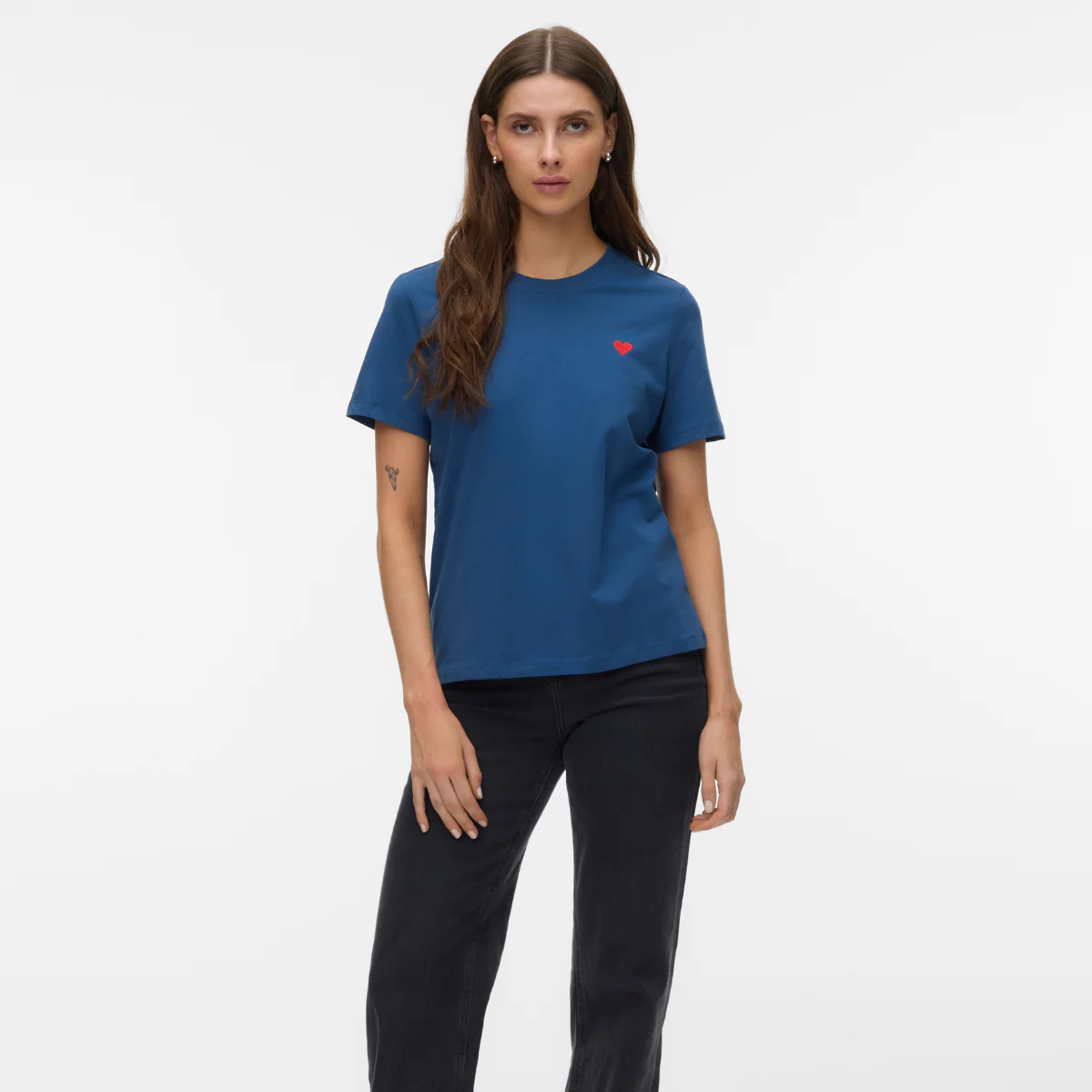 T-shirt blu da Donna con cuore rosso ricamato Vero Moda