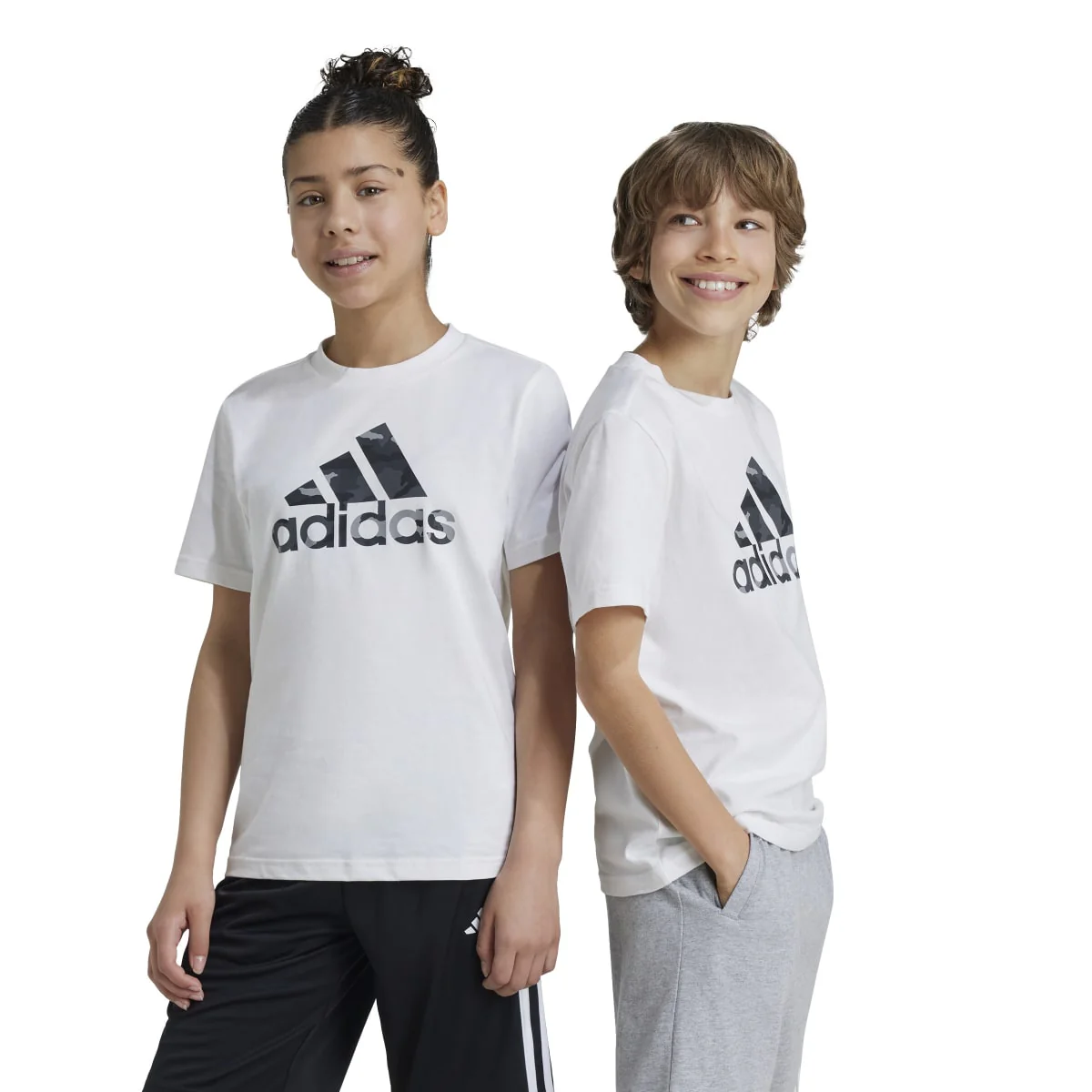 T-shirt da bambini con logo in fantasia militare frontale adidas - Image 4