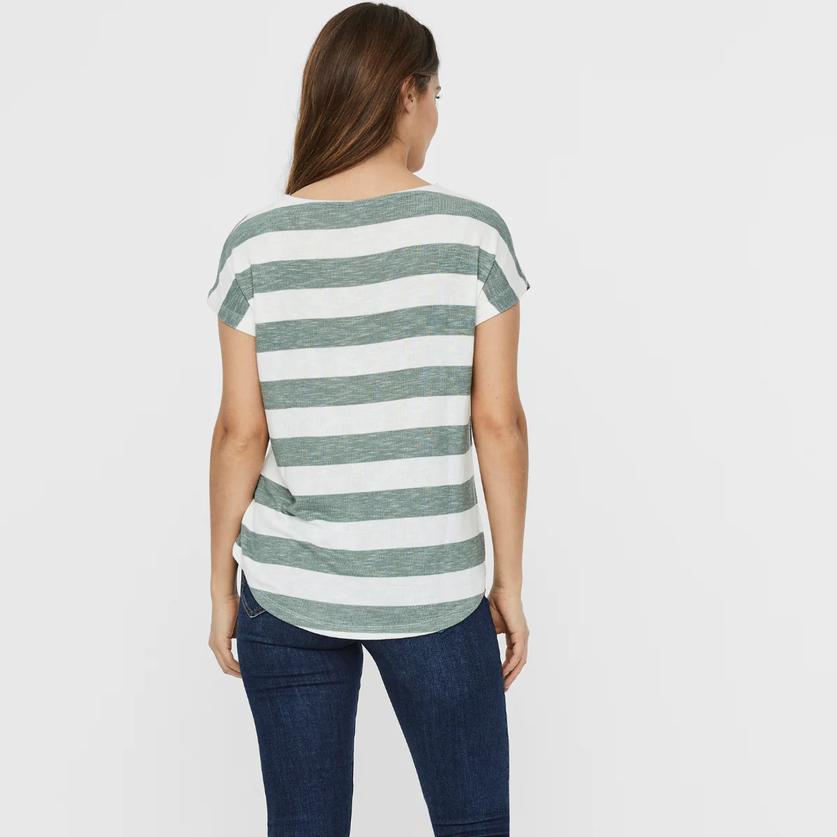 T-shirt da Donna a righe bianche e verdi con girocollo Vero Moda - Image 2