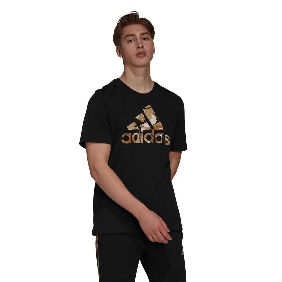 T-shirt nera con logo mimetico adidas Essentials Camouflage Print