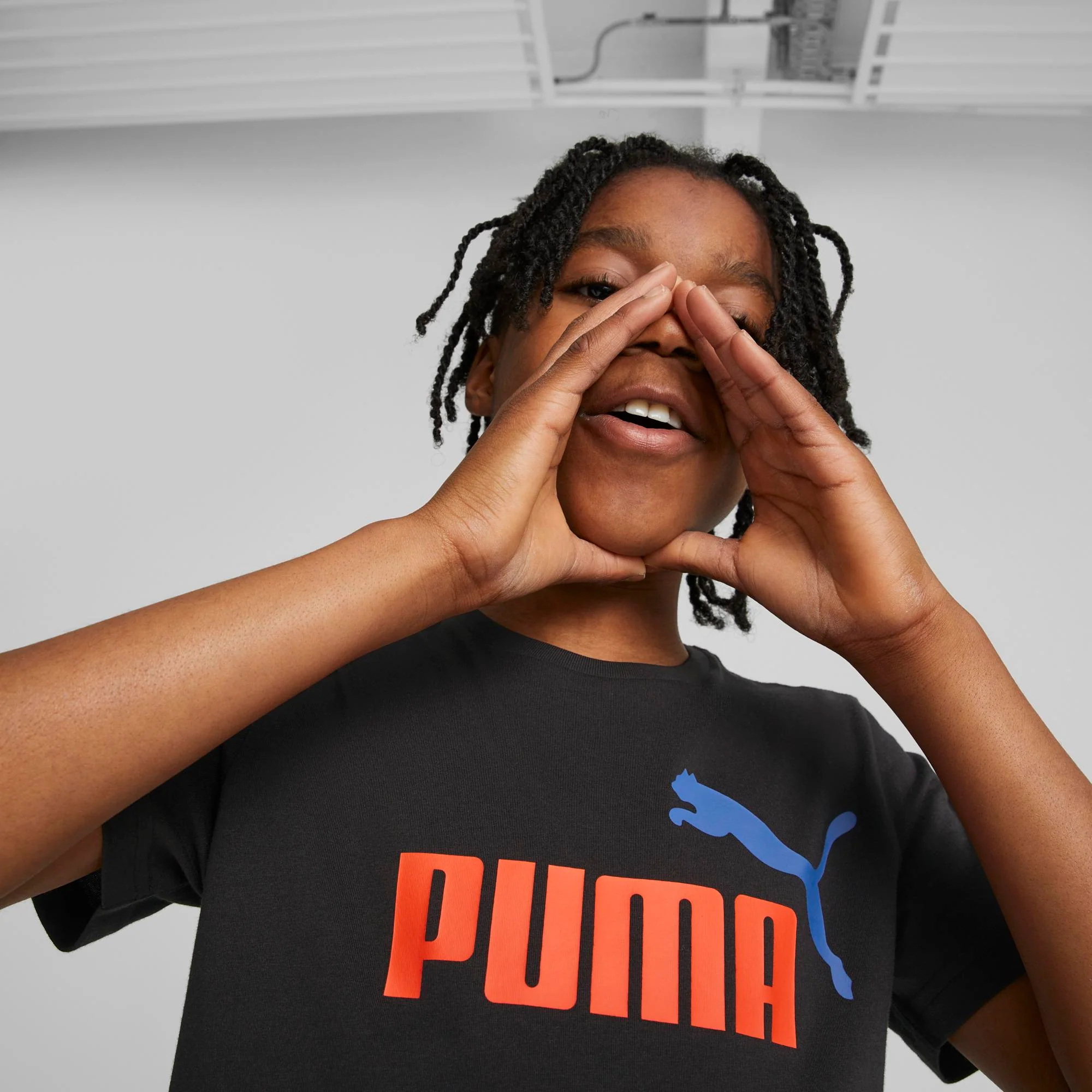 T-shirt nera da bambino Puma Essentials+ Two-Tone Logo - Image 2