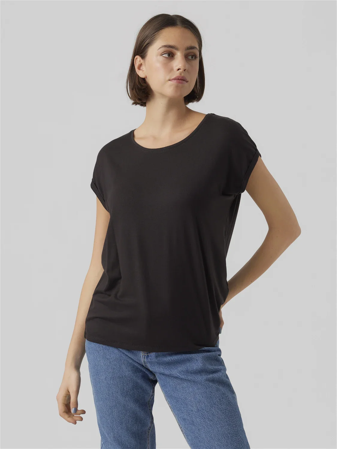 T-shirt nera da donna AWARE by Vero Moda