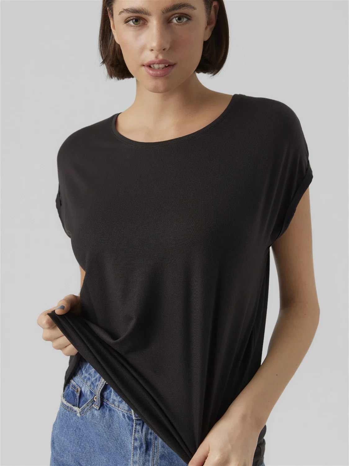 T-shirt nera da donna AWARE by Vero Moda - Image 5