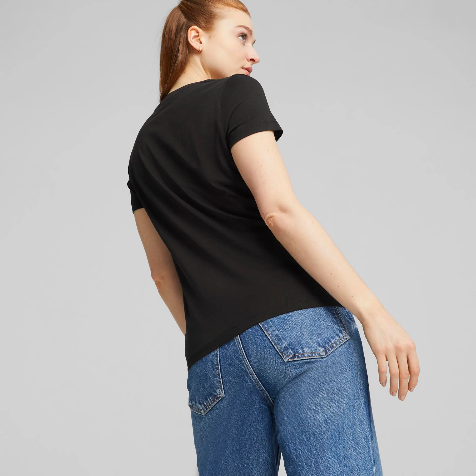 T-shirt nera da donna con logo metallizzato Puma Essentials + - Image 3