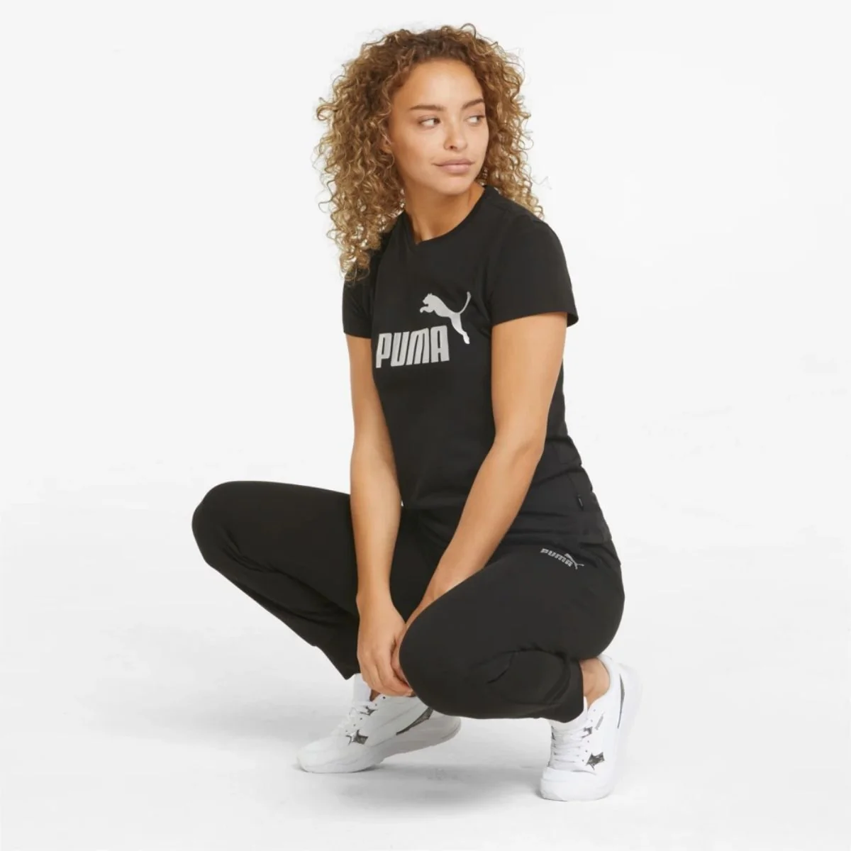 T-shirt nera da donna Puma Essentials+ Metallic Logo - Image 3