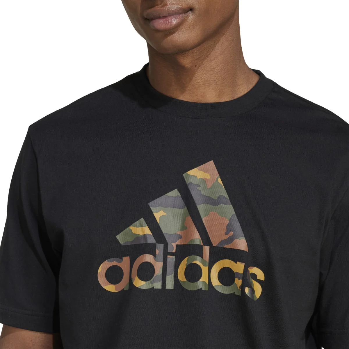 T-shirt nera da uomo Camo Badge of Sport Graphic adidas - Image 4