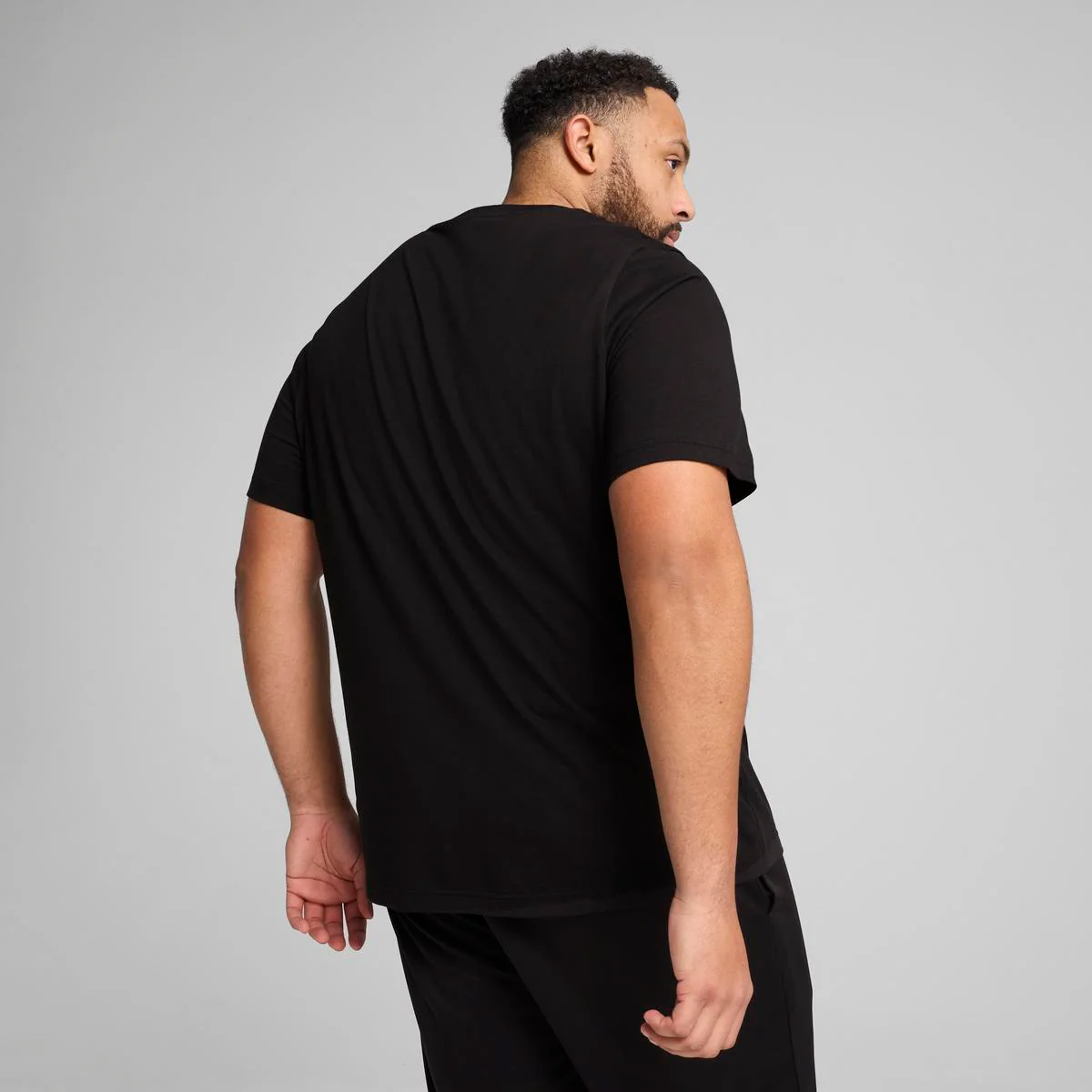 T-shirt nera da Uomo con logo frontale ESS No. 1 Puma - Image 3