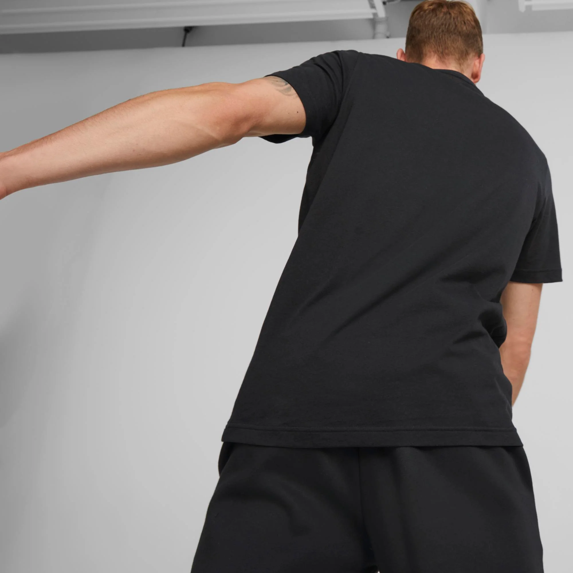 T-shirt nera da uomo con logo sul petto Puma Essentials+ 2 - Image 2