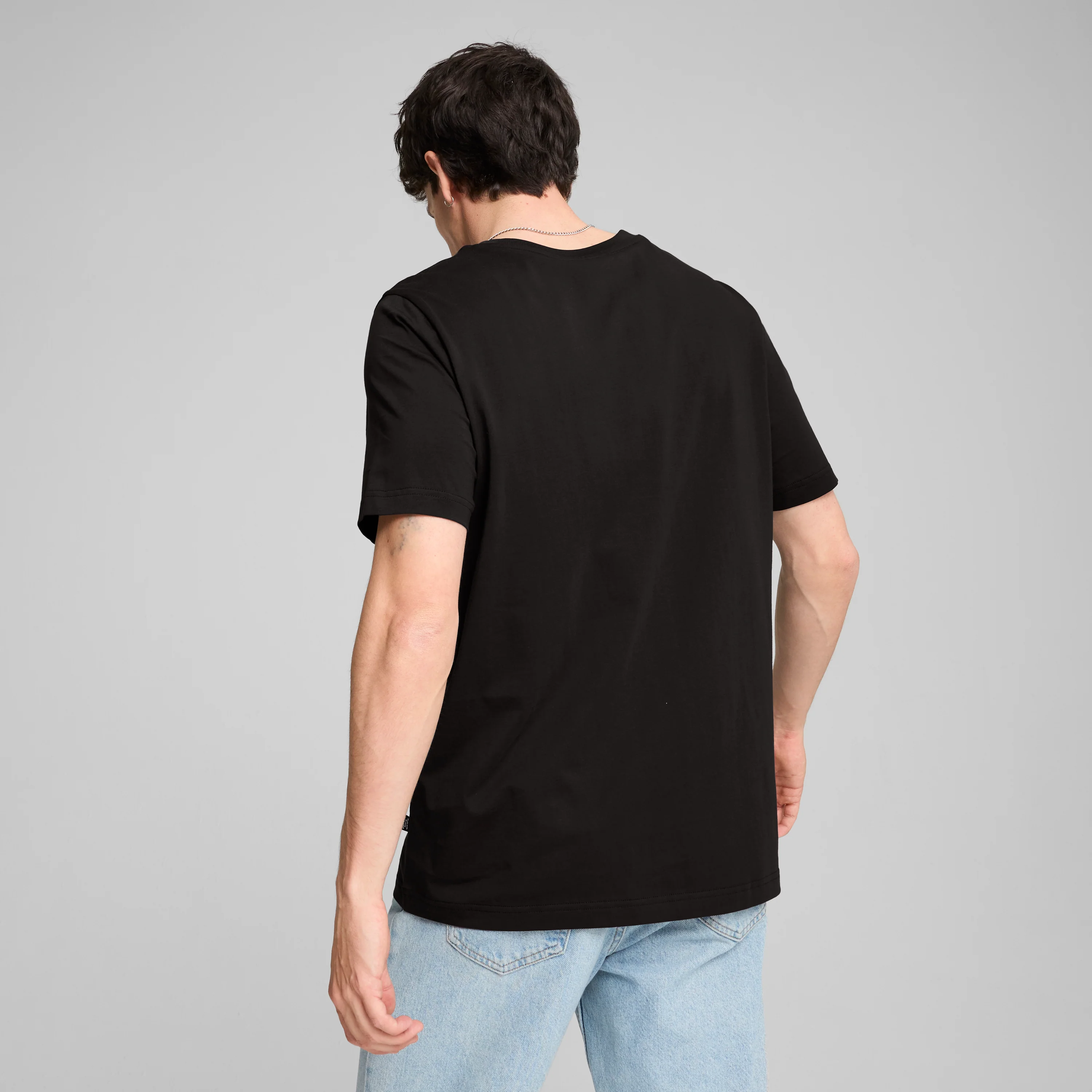 T-shirt nera da uomo con stampa logo Puma - Image 4