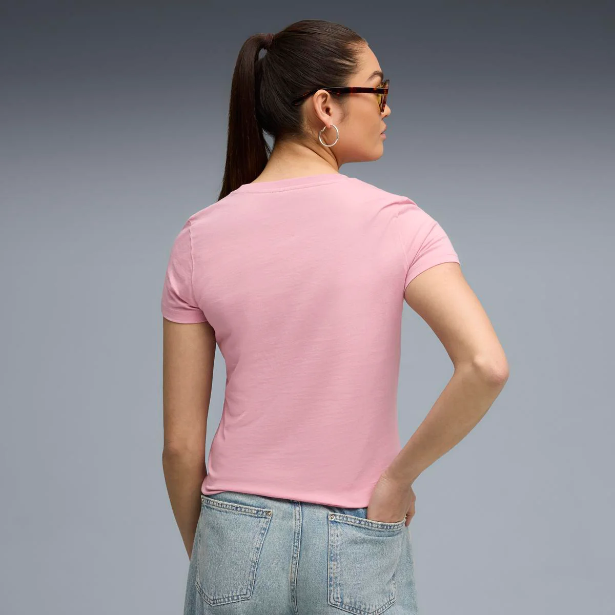 T-shirt rosa da Donna con logo frontale ESS No. 1  Puma - Image 2