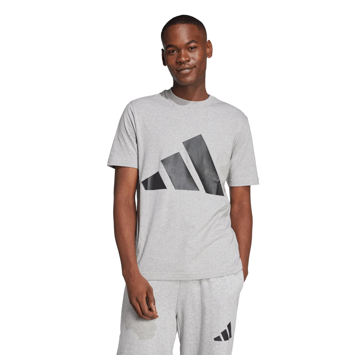 T-shirt sportiva da uomo grigia adidas con logo nero