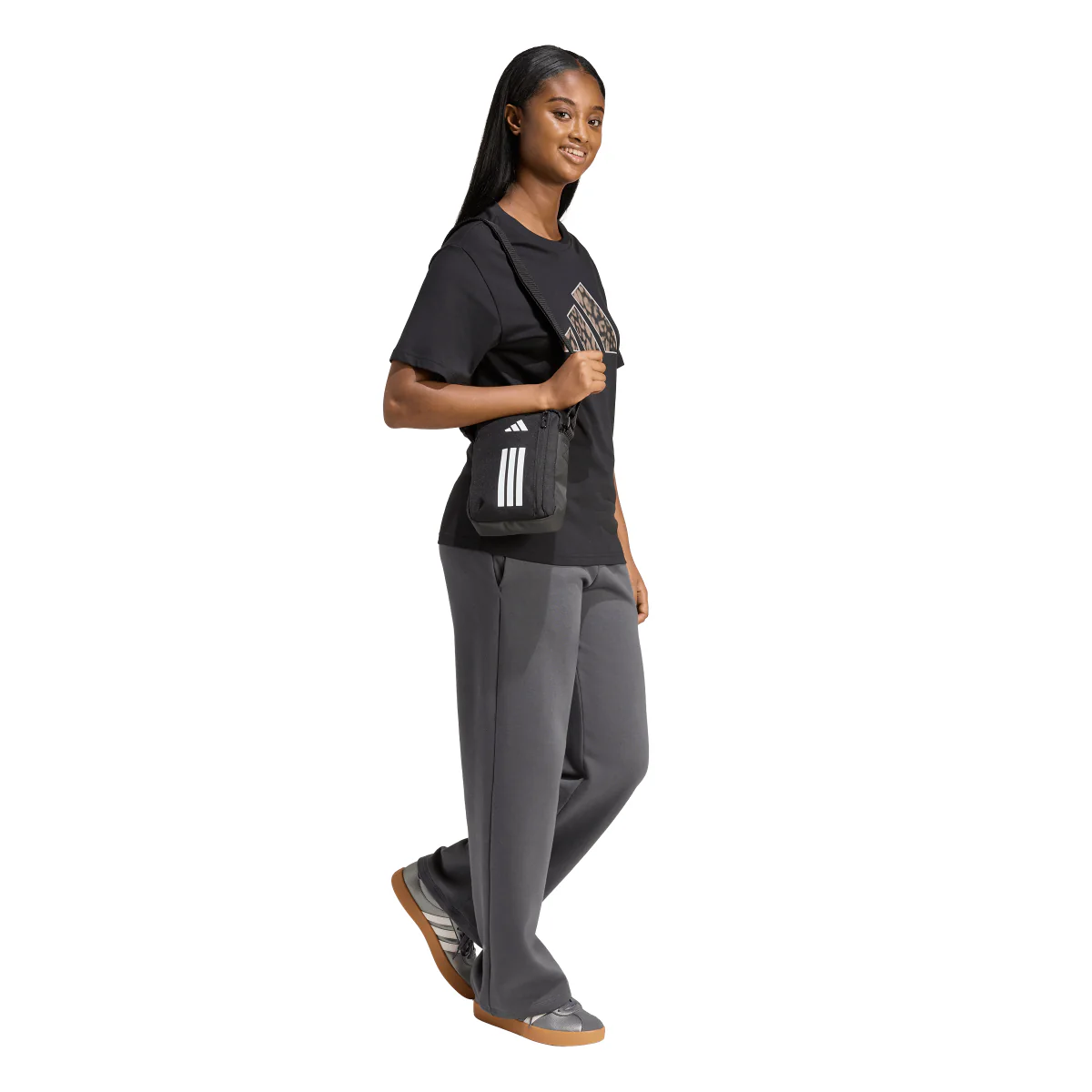 T-shirt sportiva nera da Donna con logo leopardato a contrasto adidas - Image 6